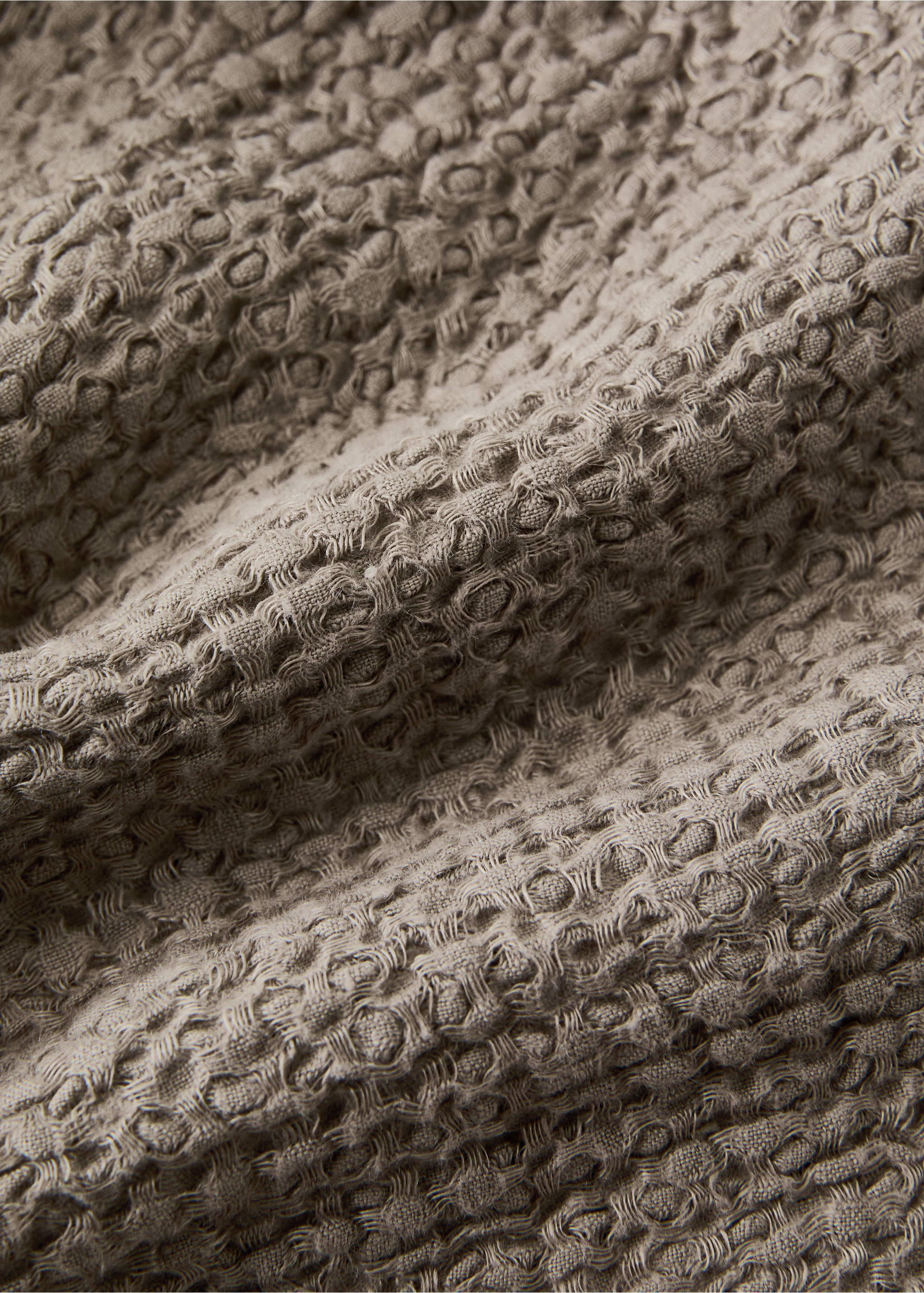 100% linen frayed blanket - Details of the article 1, Light/Pastel Brown. Ref: 27091524-00.