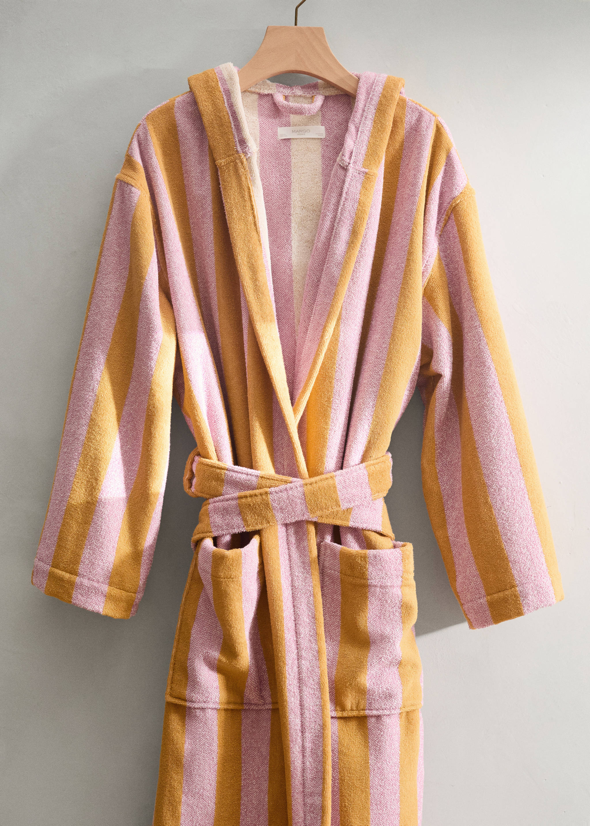 Thick cotton hooded bathrobe - General plane