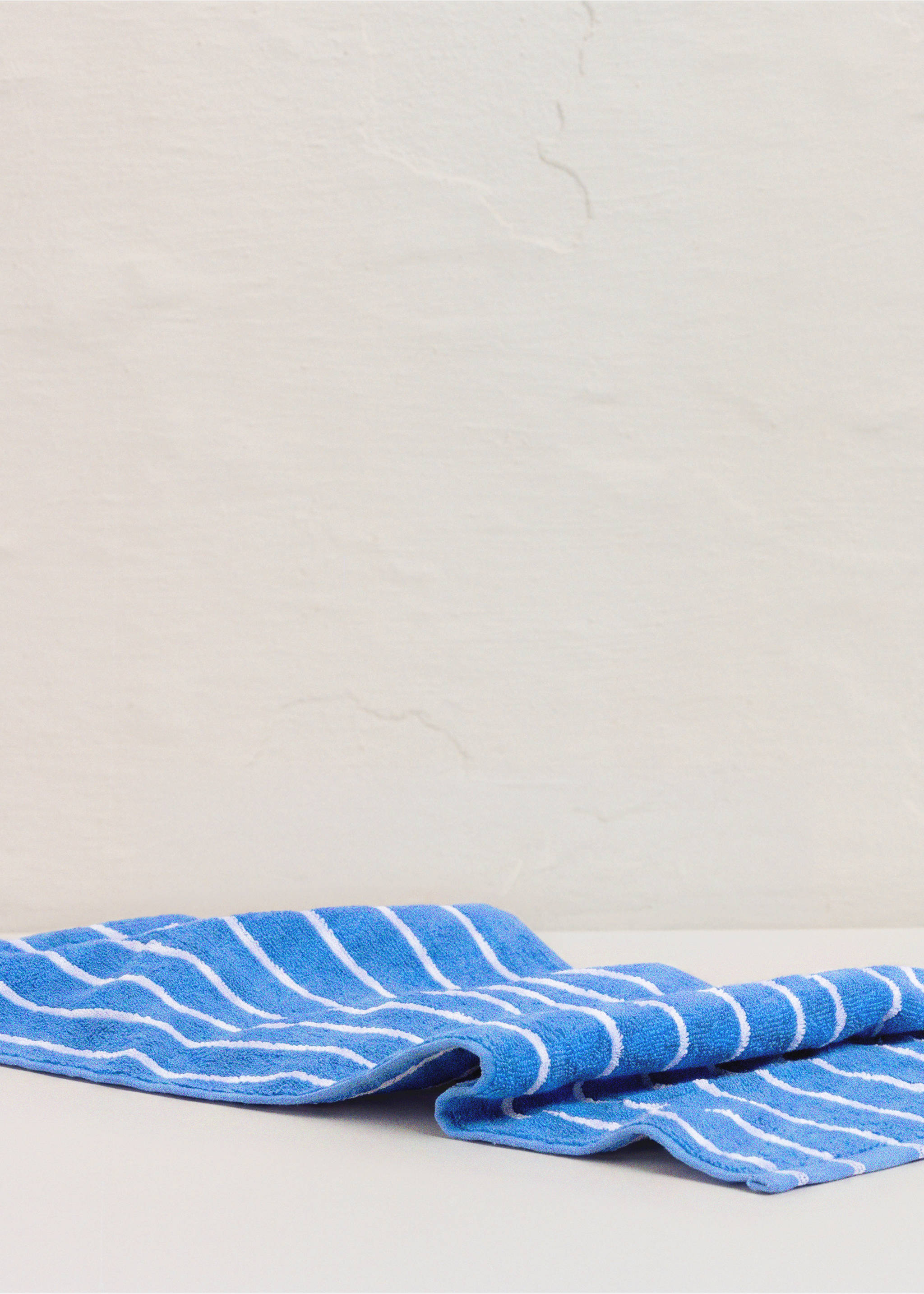 Contrast stripe terry cotton towel - Details of the article 5, Blue. Ref: 27091530-00.