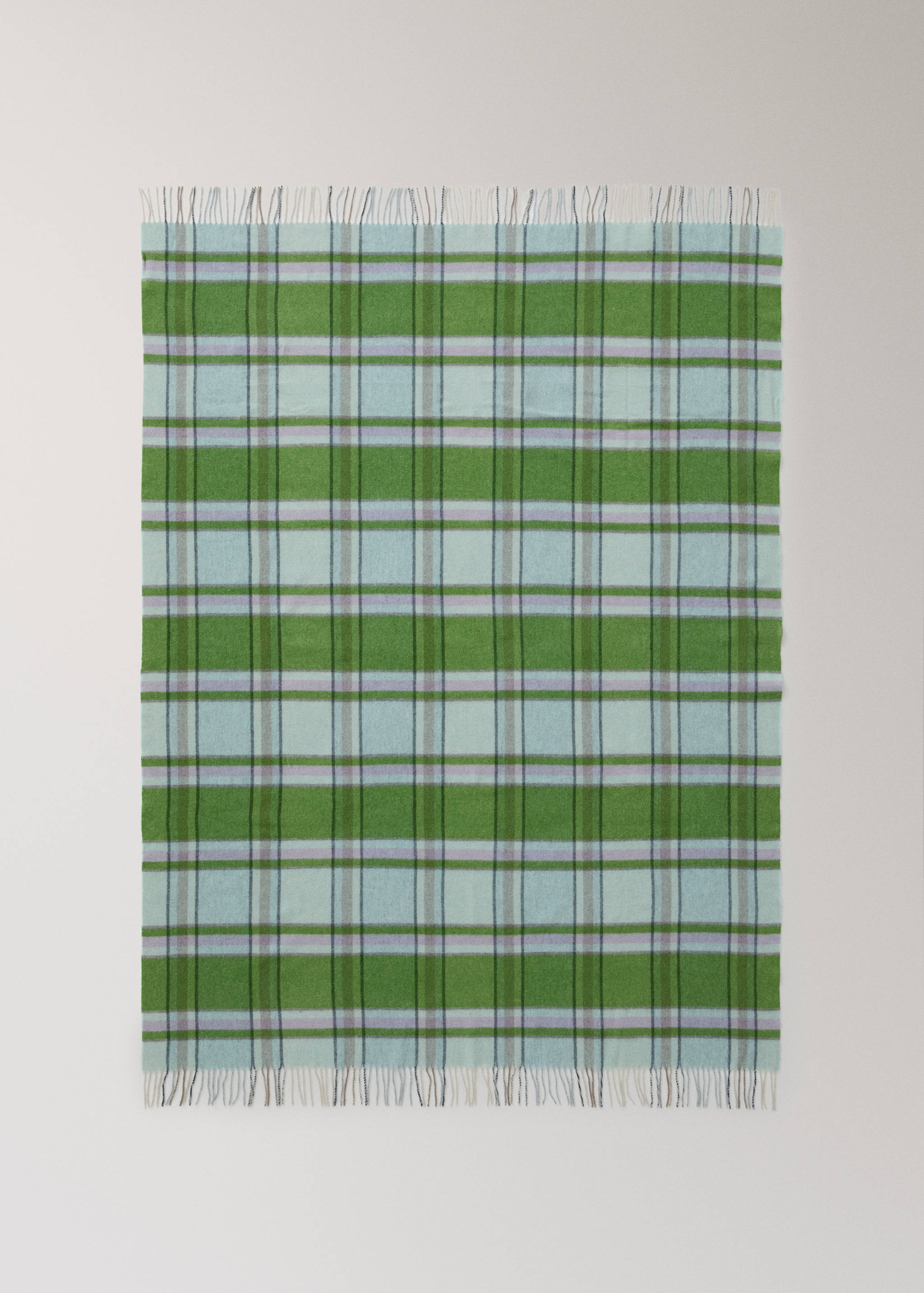 Wool throw with check design and fringed finish - Details of the article 3