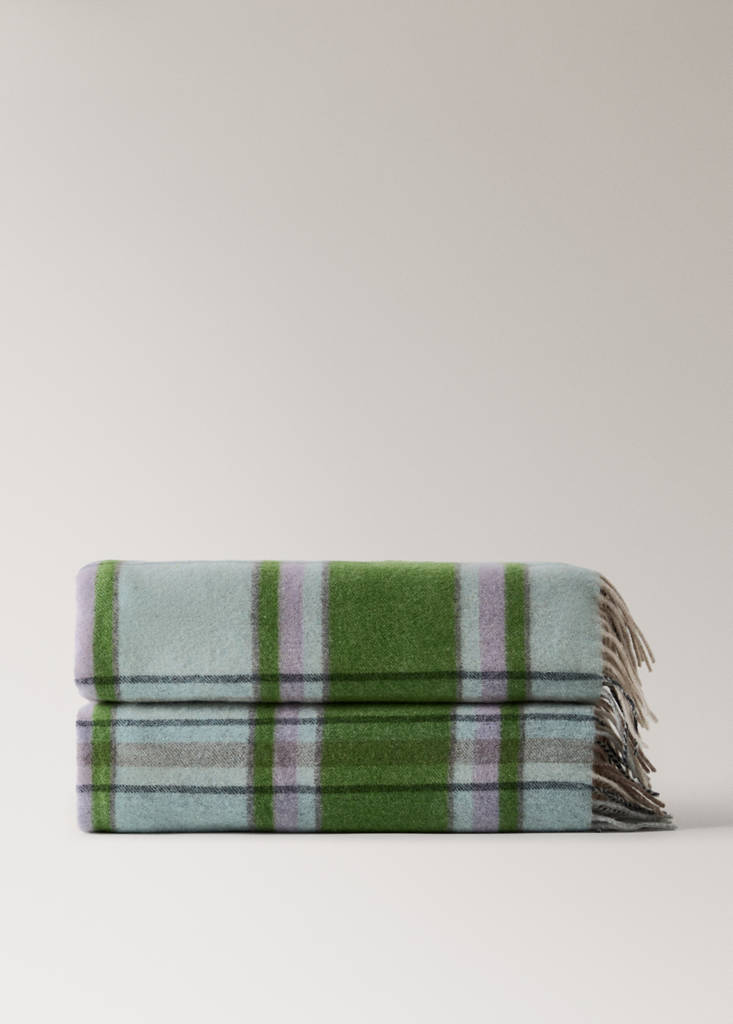 Wool throw with check design and fringed finish — Blue