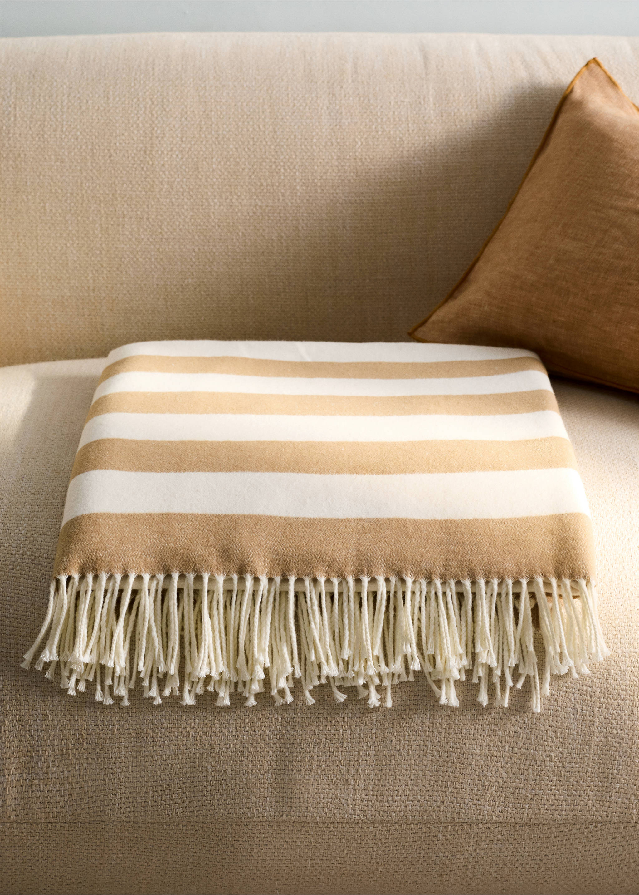 Manta de algodão às riscas com franjas - Plano geral, Amarelo. Ref: 27091536-00.