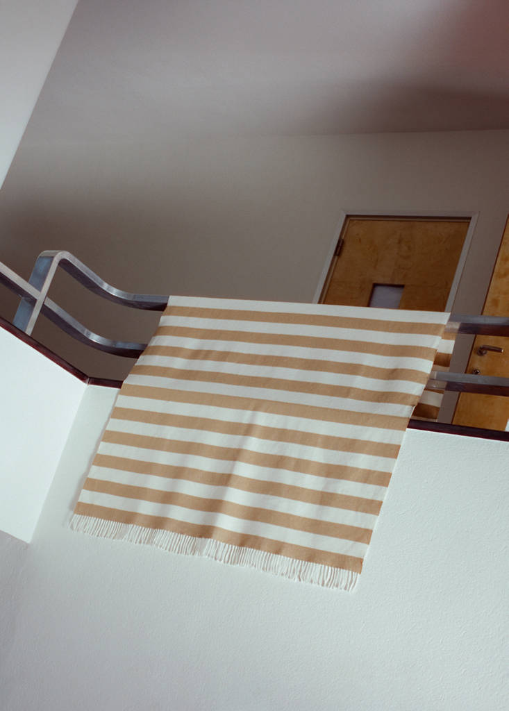 Striped cotton throw with tassels — Yellow