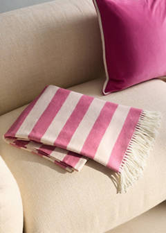 Striped cotton throw with tassels — Pink 1