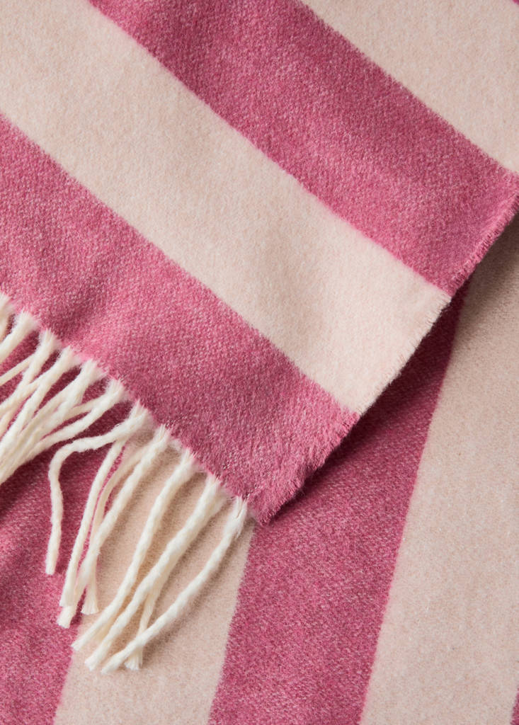 Striped cotton throw with tassels — Pink