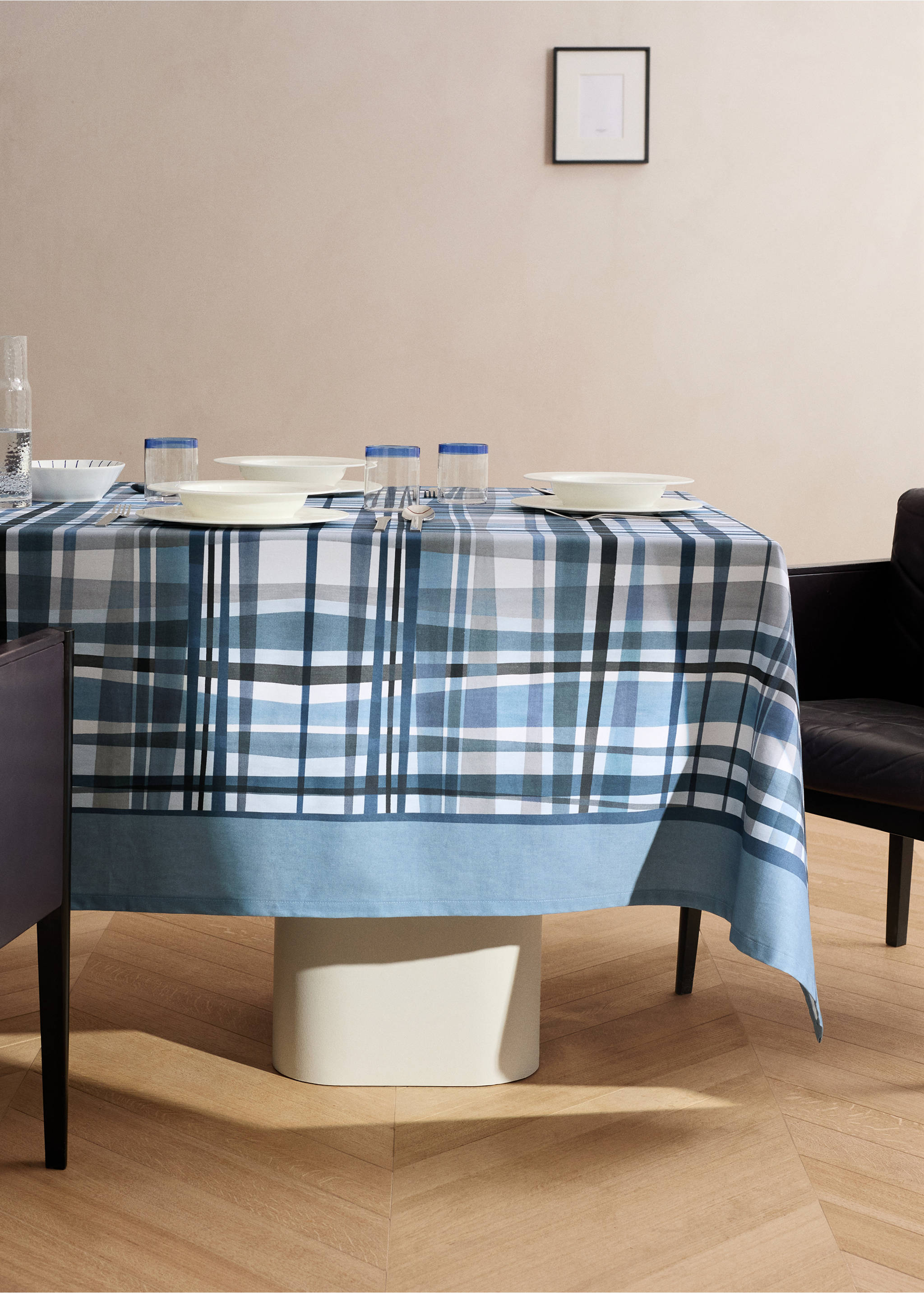 Cotton tablecloth with irregular checks for 6 to 8 people - General plane, Blue. Ref: 27092004-00.