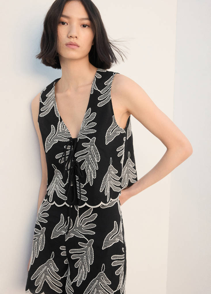 Embroidered vest with bows