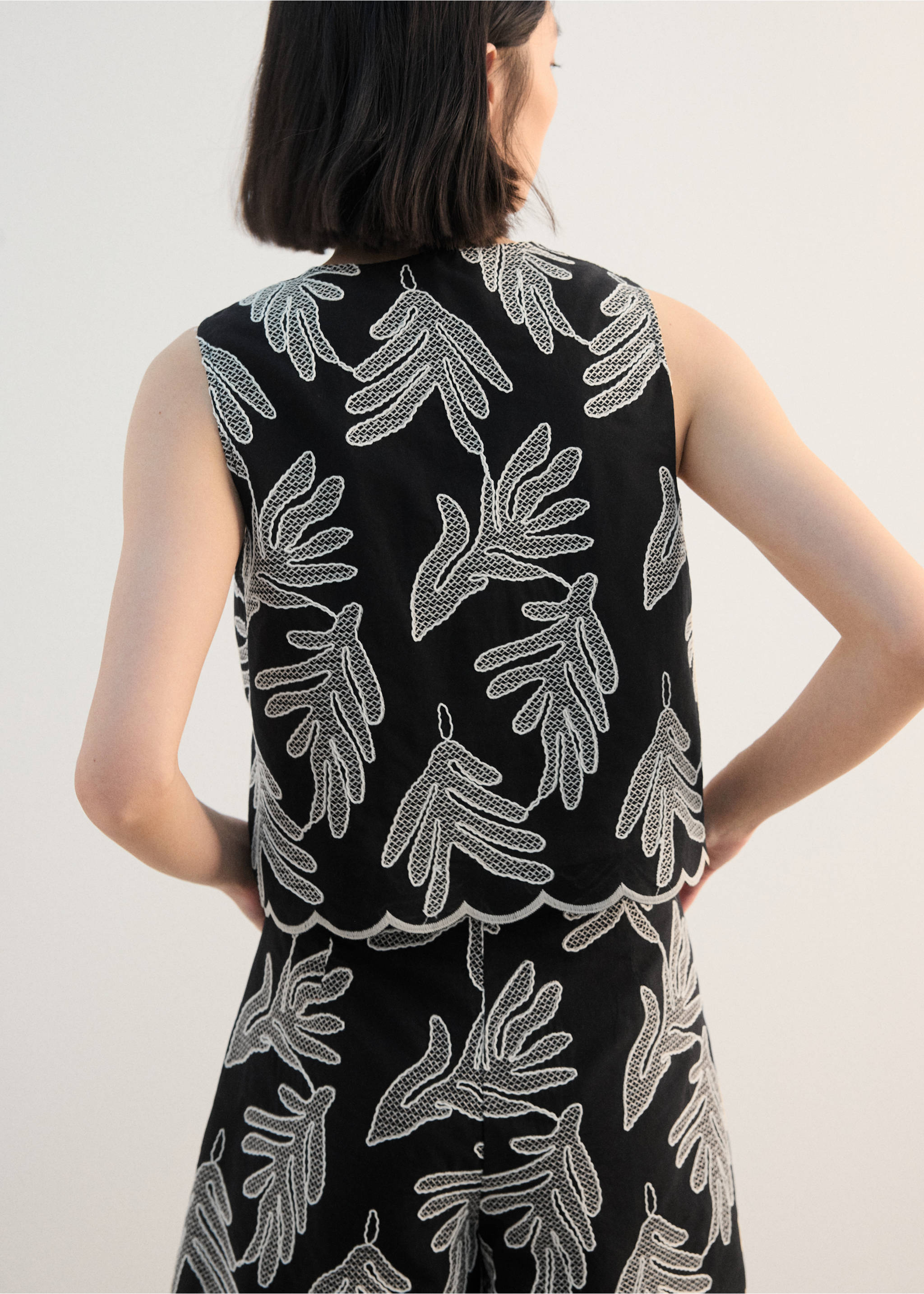 صدرية مطرزة بعقد - الجهة الخلفية للمنتج, أسود. Ref: 27092538-00.