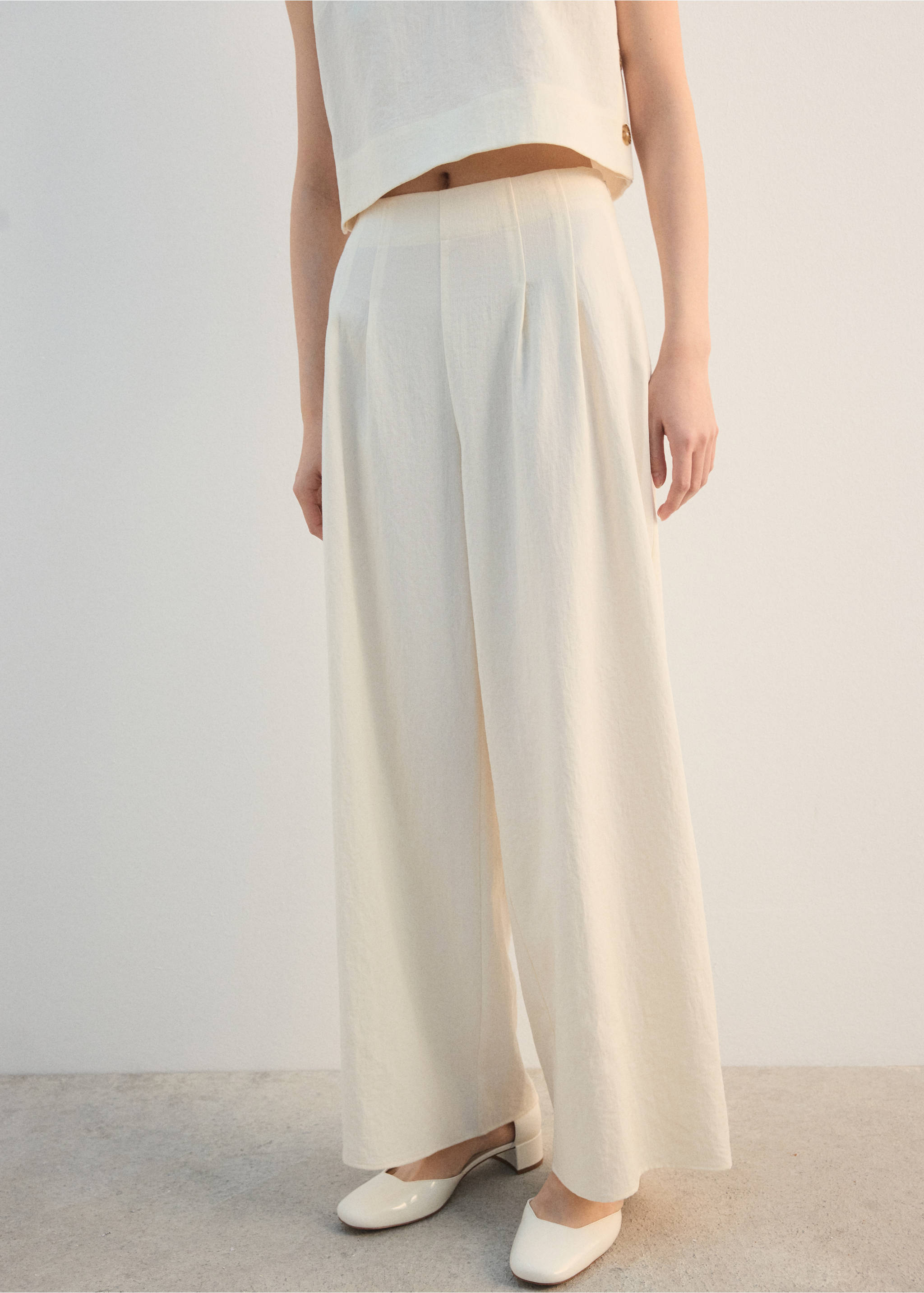 Straight-fit pleated trousers - Medium plane, Ecru. Ref: 27092541-00.