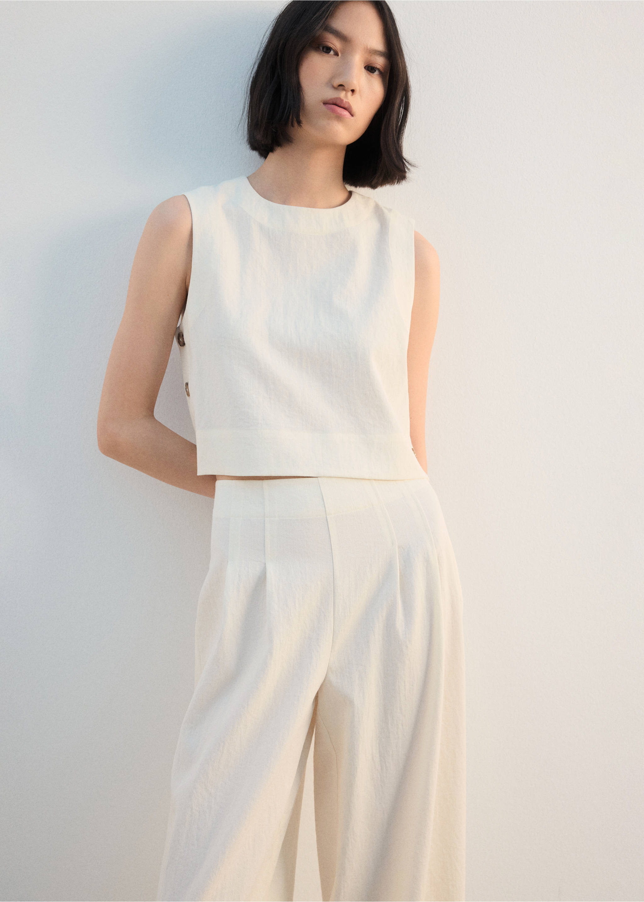 Straight-fit pleated trousers - Details of the article 1, Ecru. Ref: 27092541-00.
