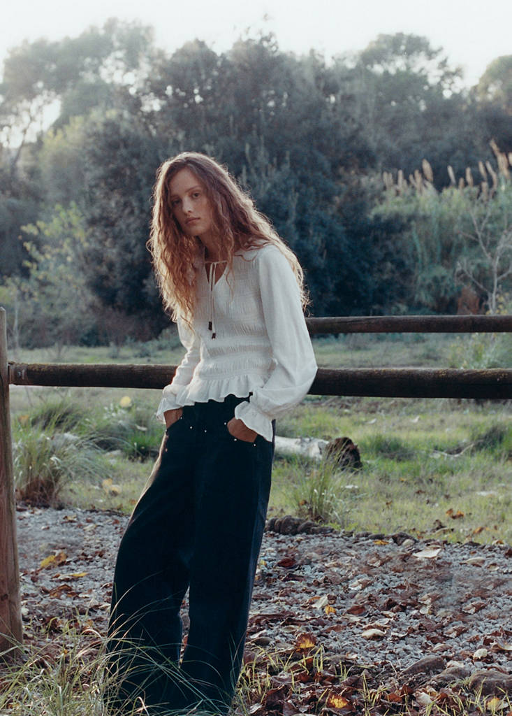 Low-waist studded jeans — Black denim