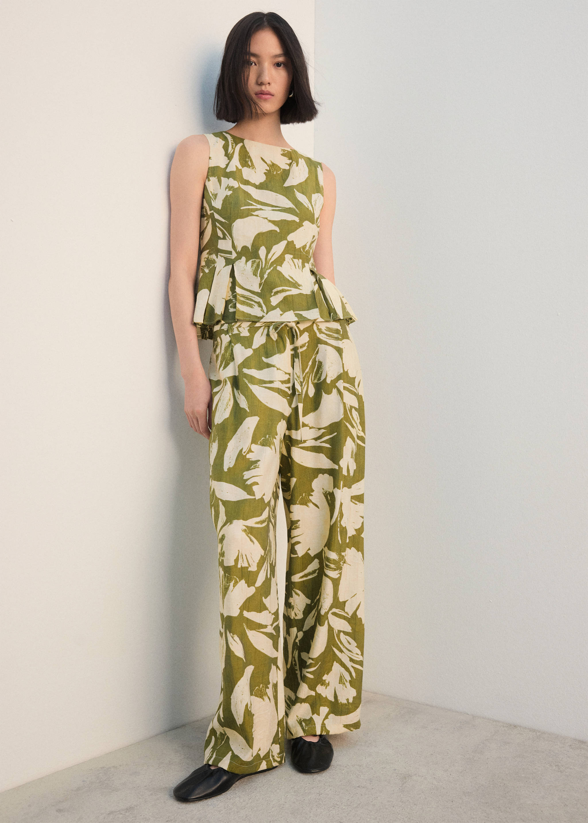 Pantalón recto estampado floral - Plano general