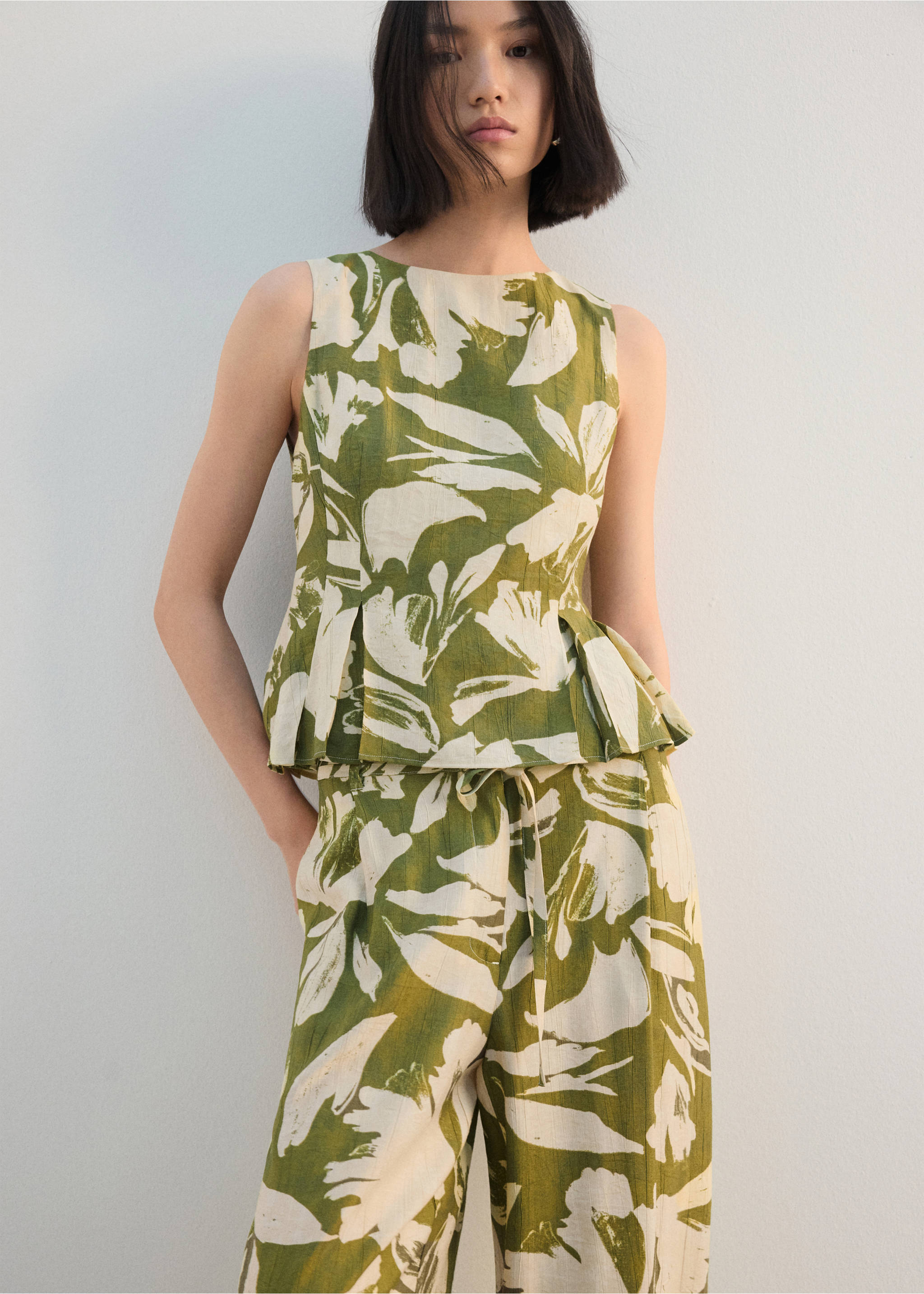 Floral print straight trousers - Details of the article 1, Green. Ref: 27092544-00.