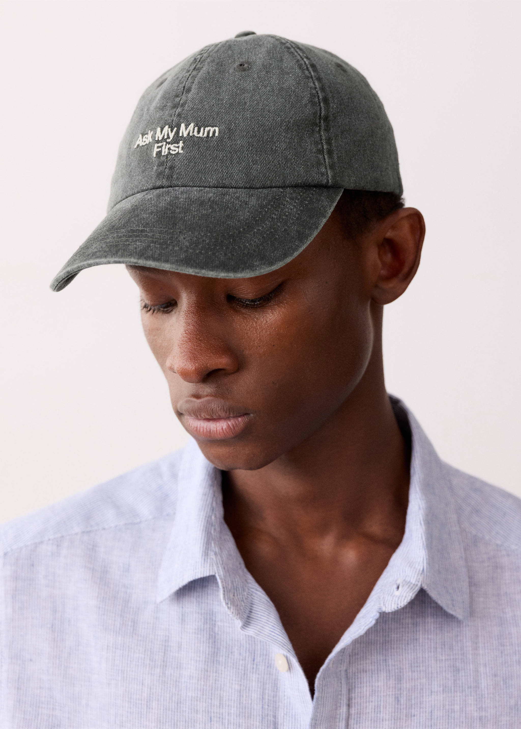 Кепка з вишитим меседжем - Детальніше про товар 9