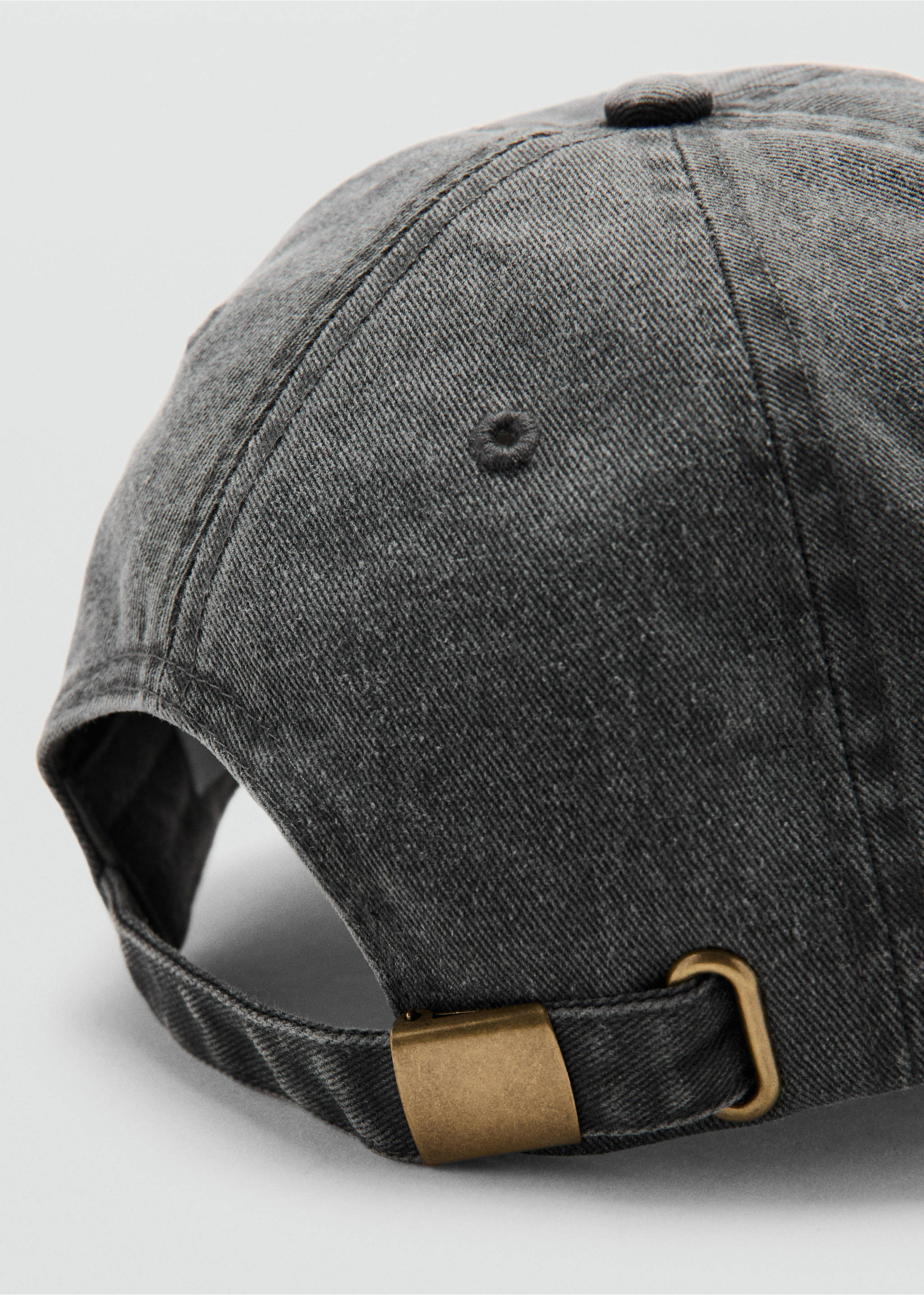 Embroidered message cap - Details of the article 2, Grey. Ref: 27092548-00.