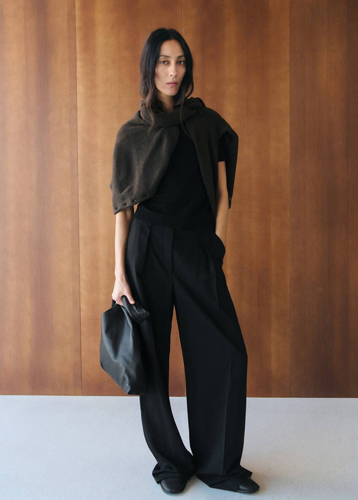 Short-sleeved fine-knit sweater — Black