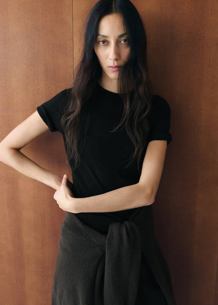 Short-sleeved fine-knit sweater — Black