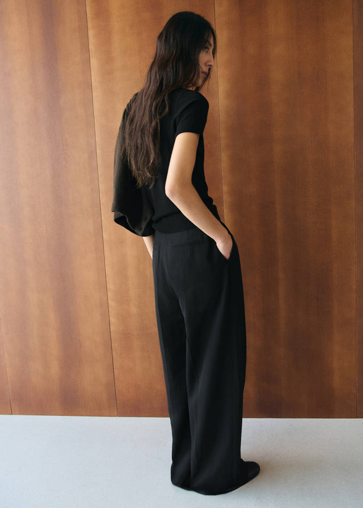 Short-sleeved fine-knit sweater — Black