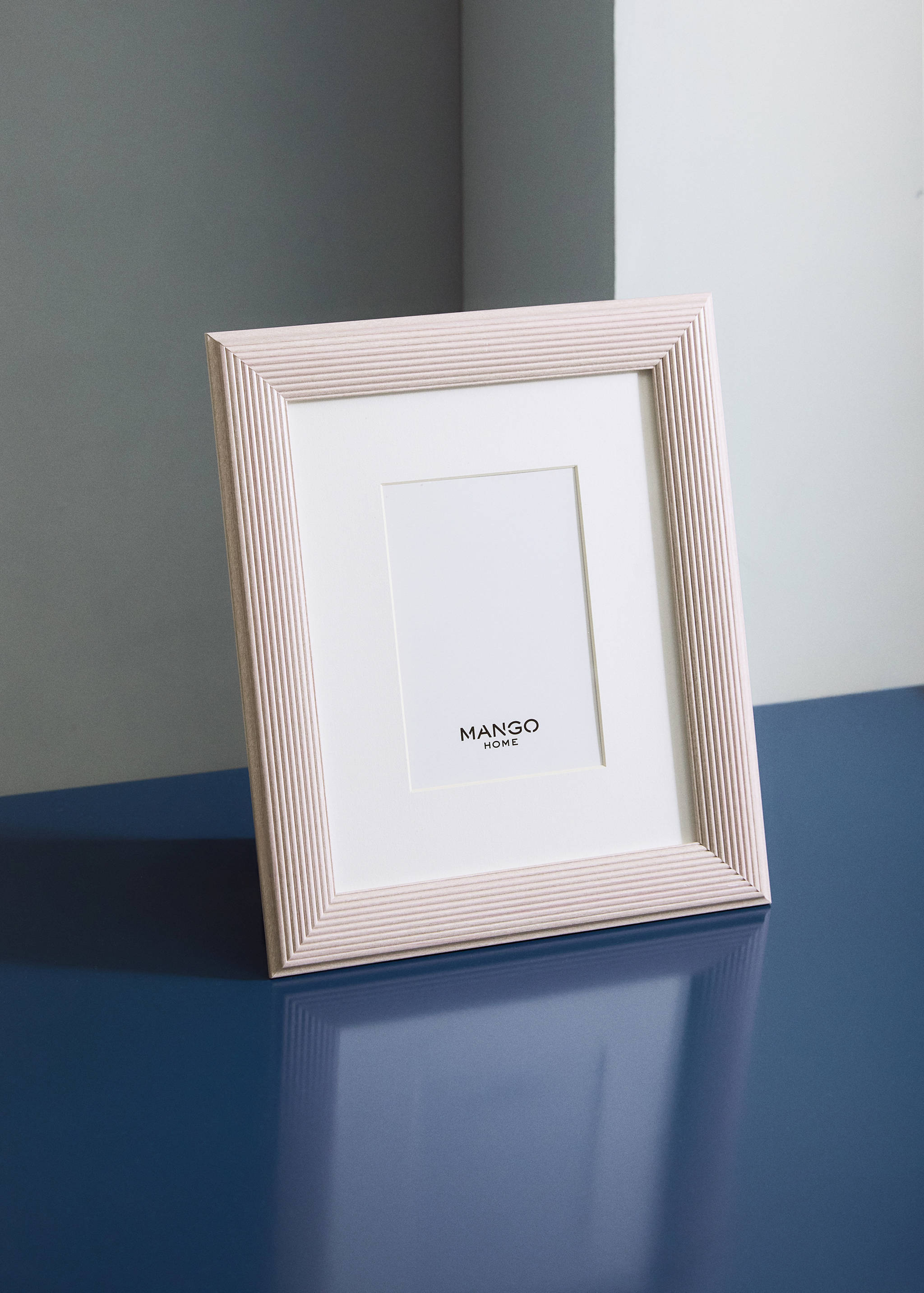 Medium recycled material frame - General plane