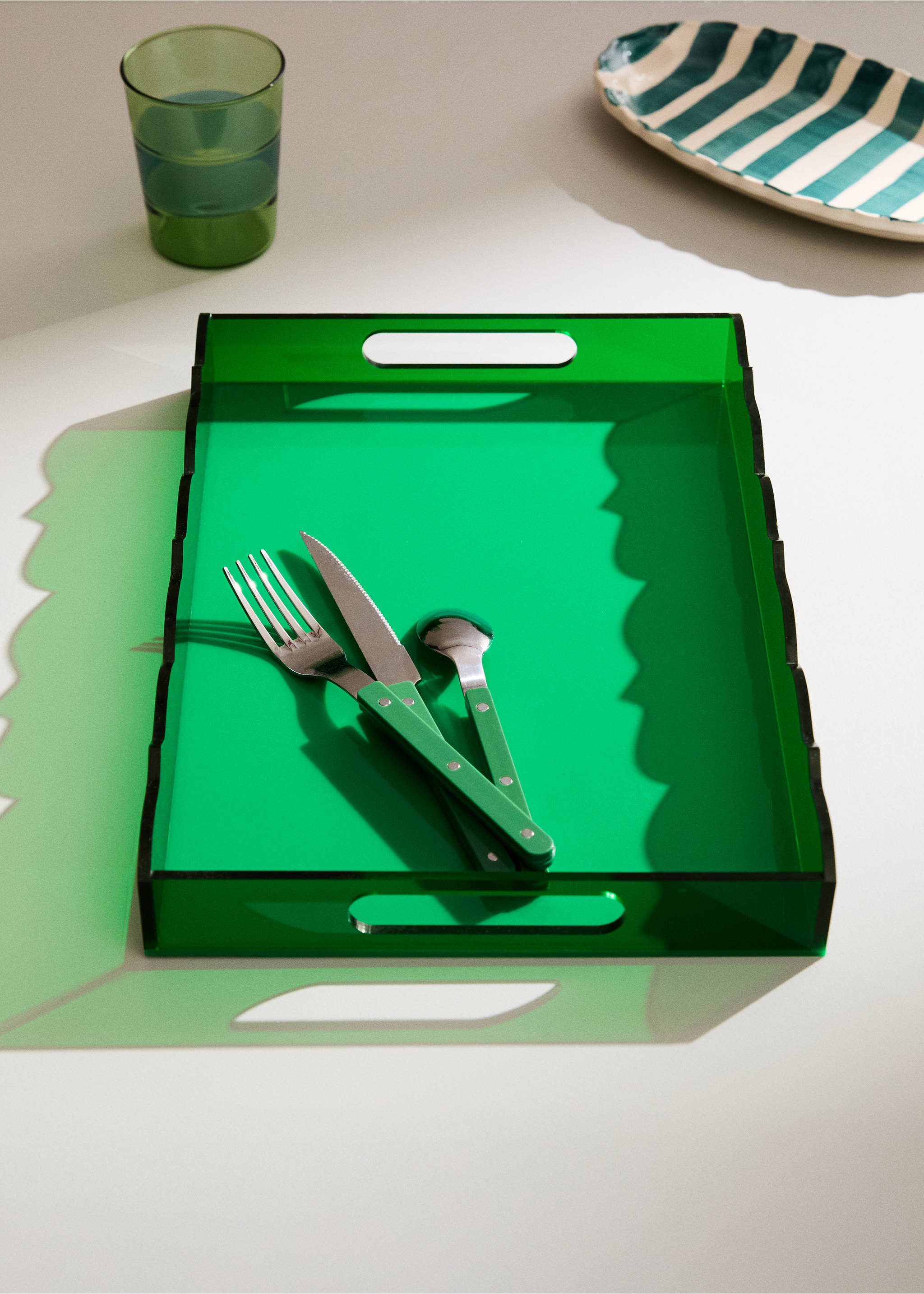 Tavă medie colorată din acril cu valuri - Plan general, Vermilion. Ref: 27092894-00.