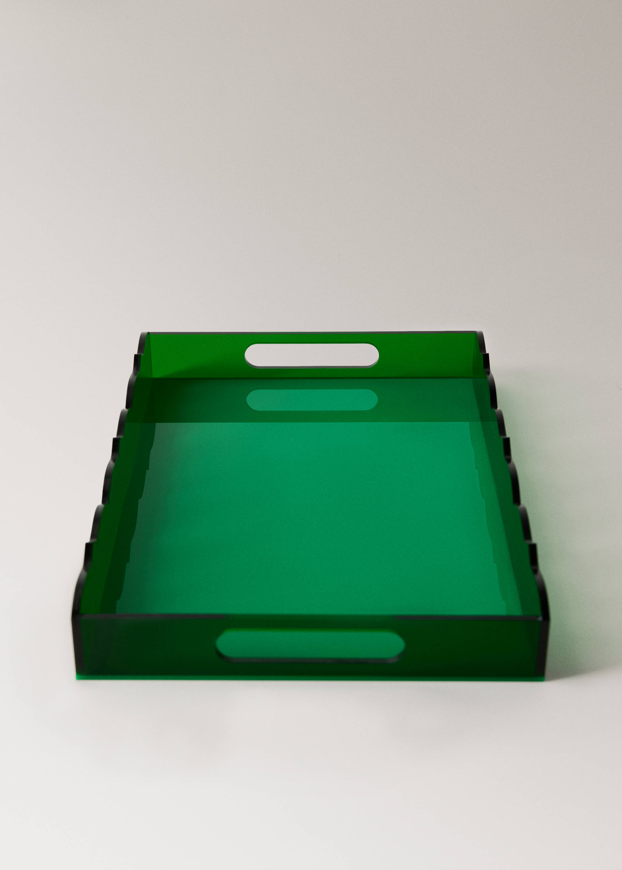 Valoviti pladanj srednje veličine od akrila u boji - Detalji artikla 1