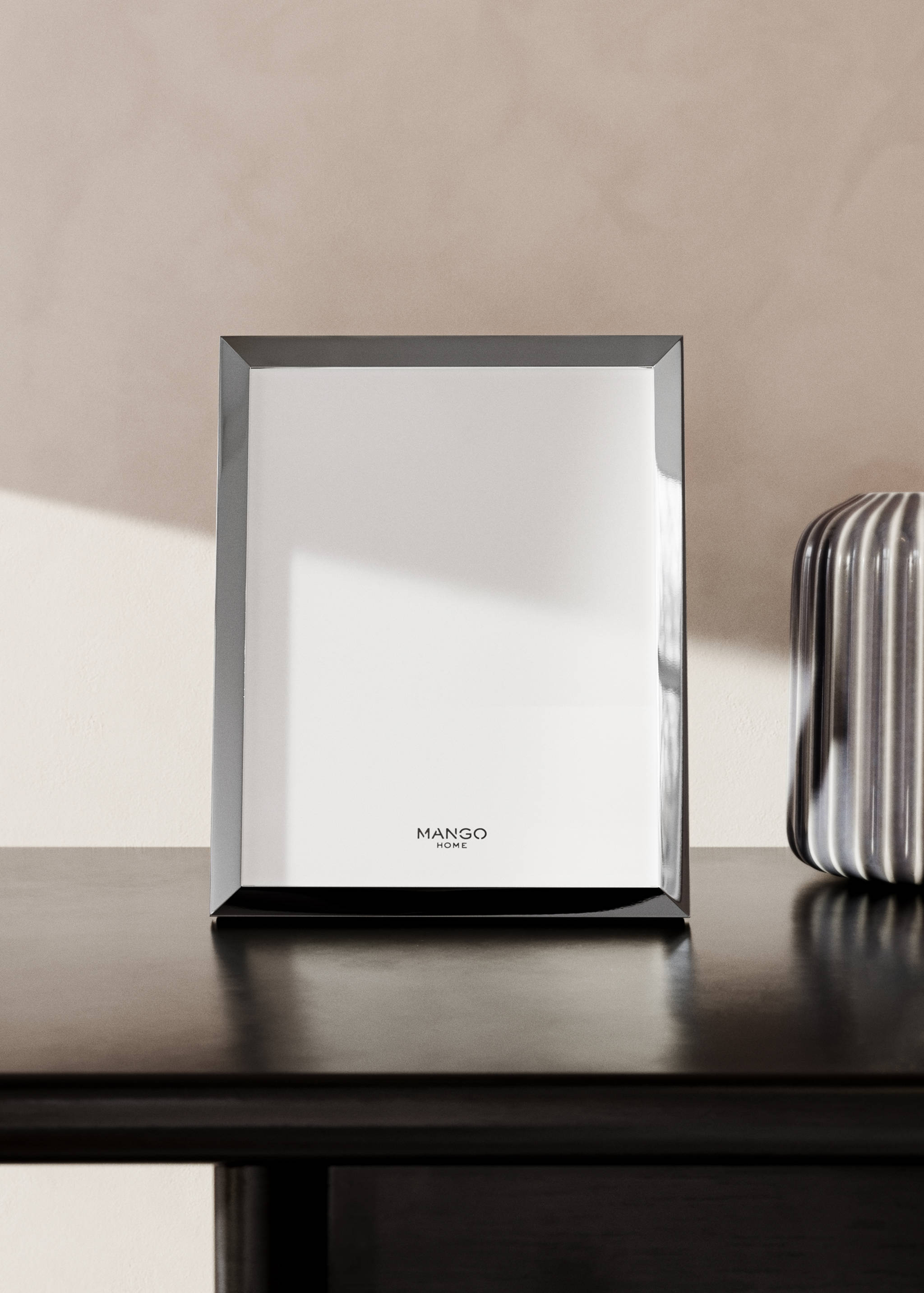 Large metal picture frame - General plane