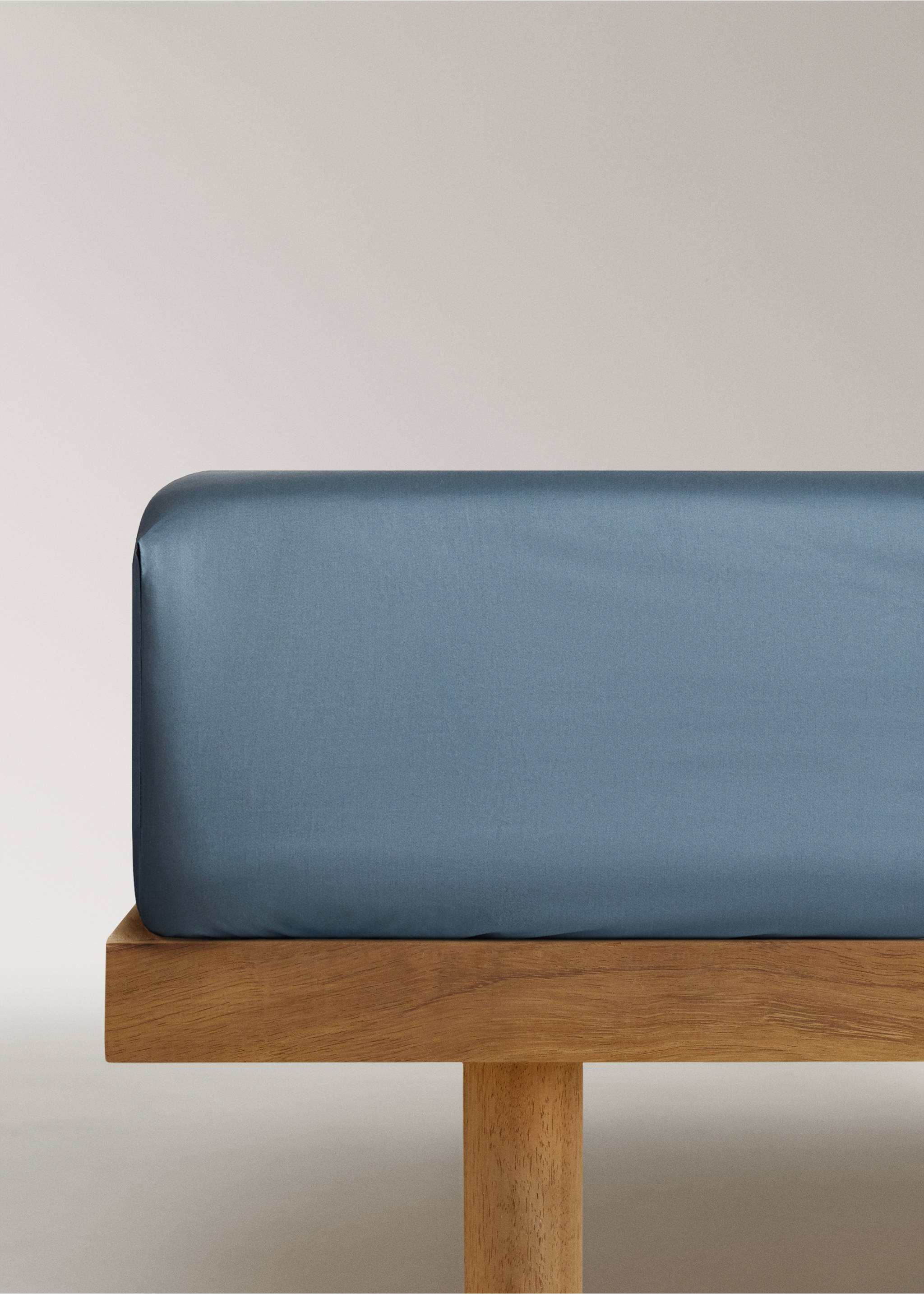 600-thread satin cotton fitted sheet for 200 cm bed - Article without model, Blue. Ref: 27092902-00.