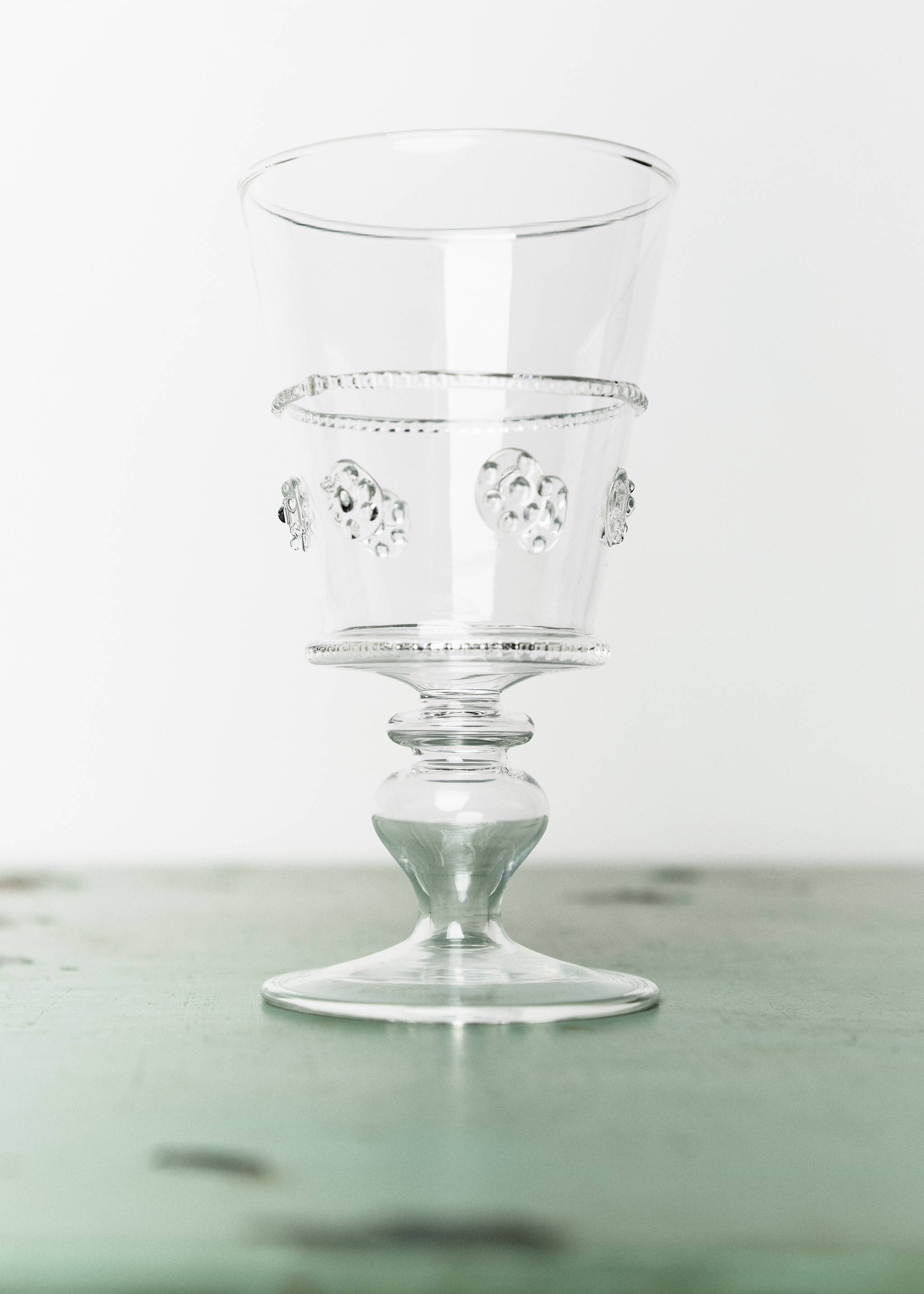 Verre à pied en borosilicate à relief transparent - Détail de l'article 5