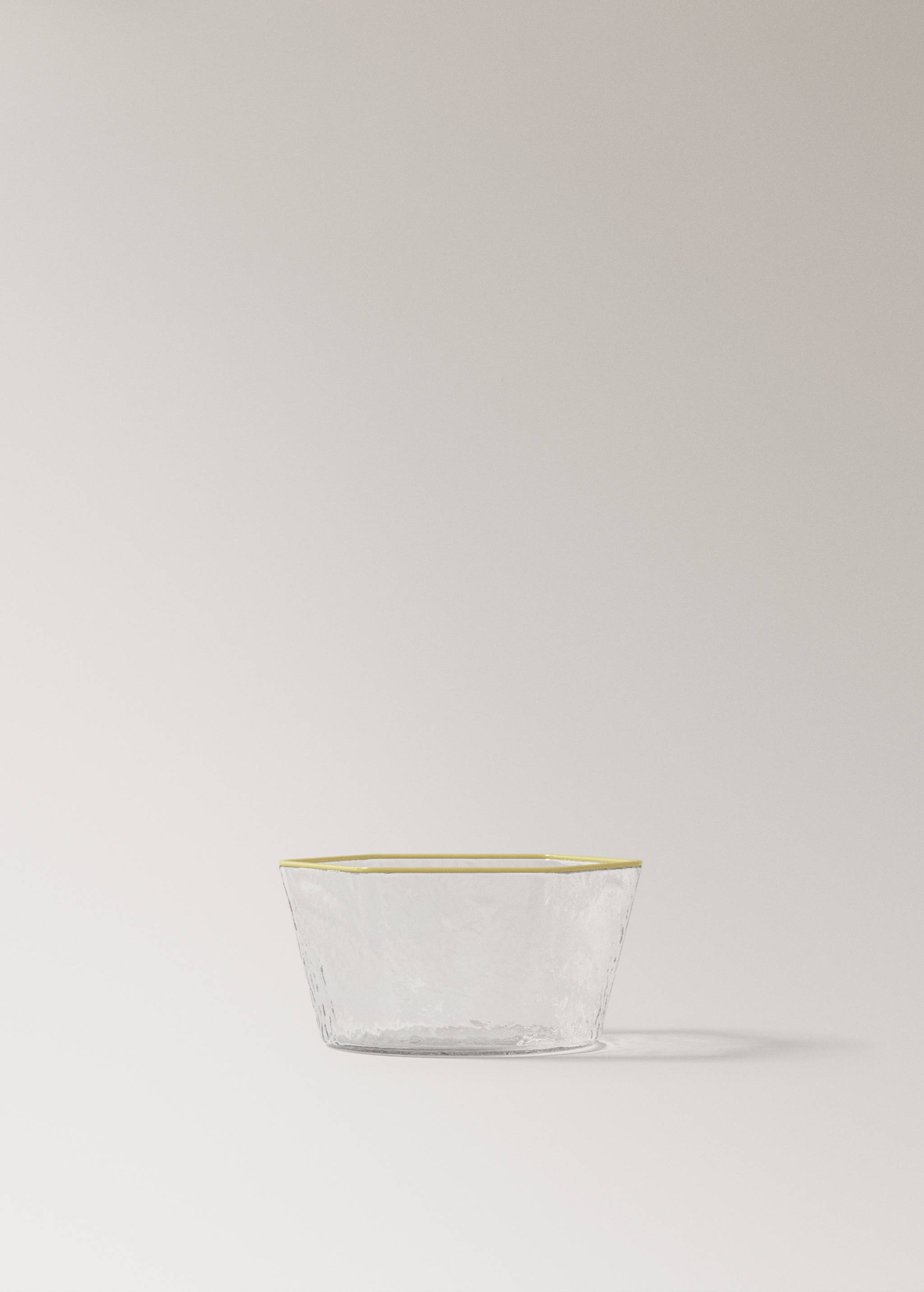 Borosilikatglas-Schale mit gehämmertem Rand in Farbe - Artikel ohne Model