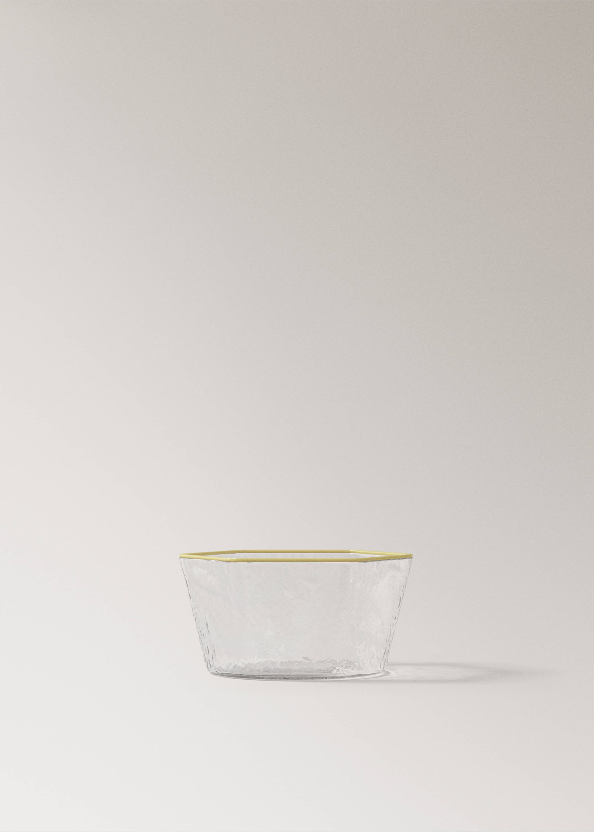 Hammered borosilicate bowl with coloured edge - Article without model, Yellow. Ref: 27092906-00.