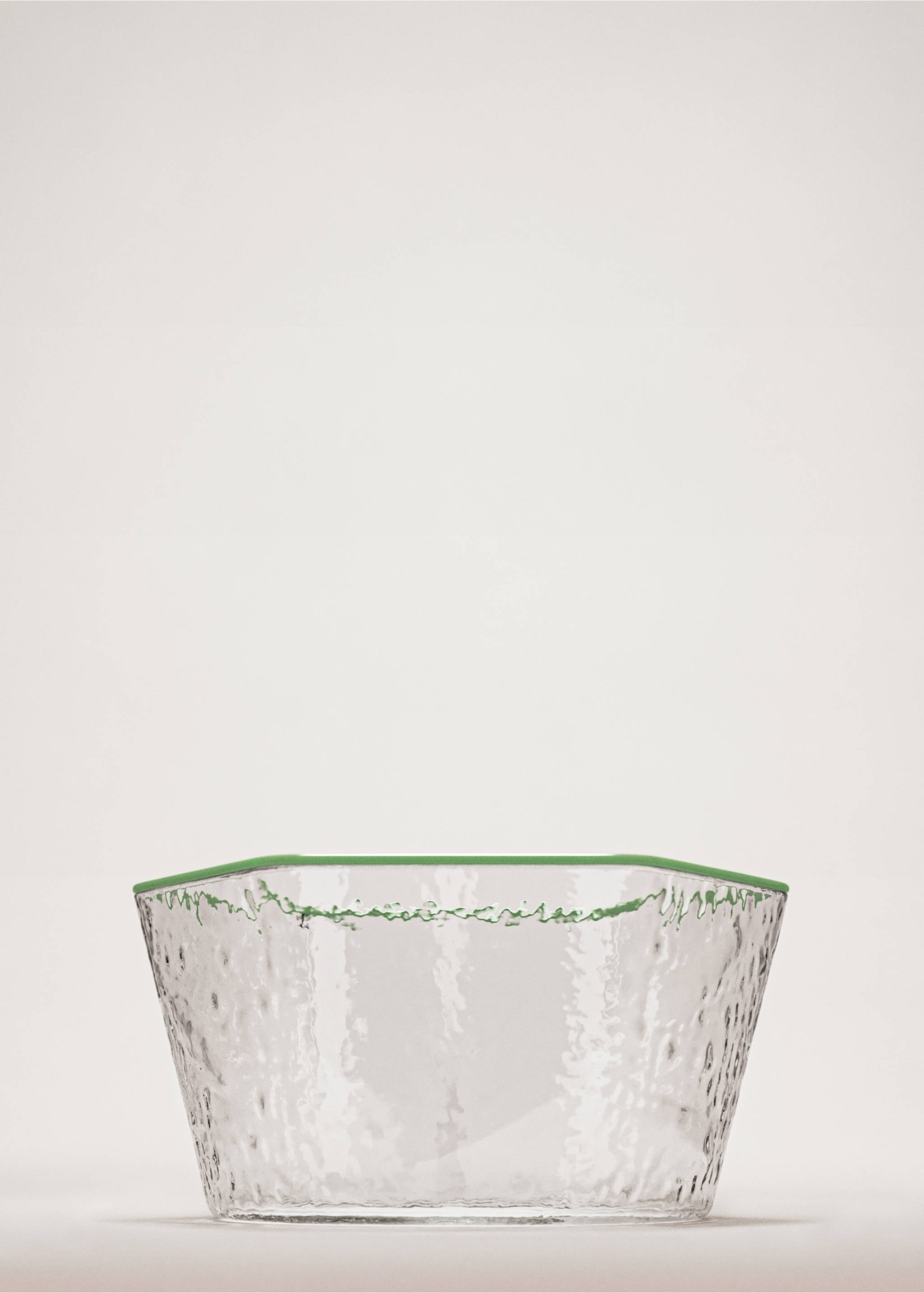 Hammered borosilicate bowl with coloured edge - General plane, Green. Ref: 27092906-00.