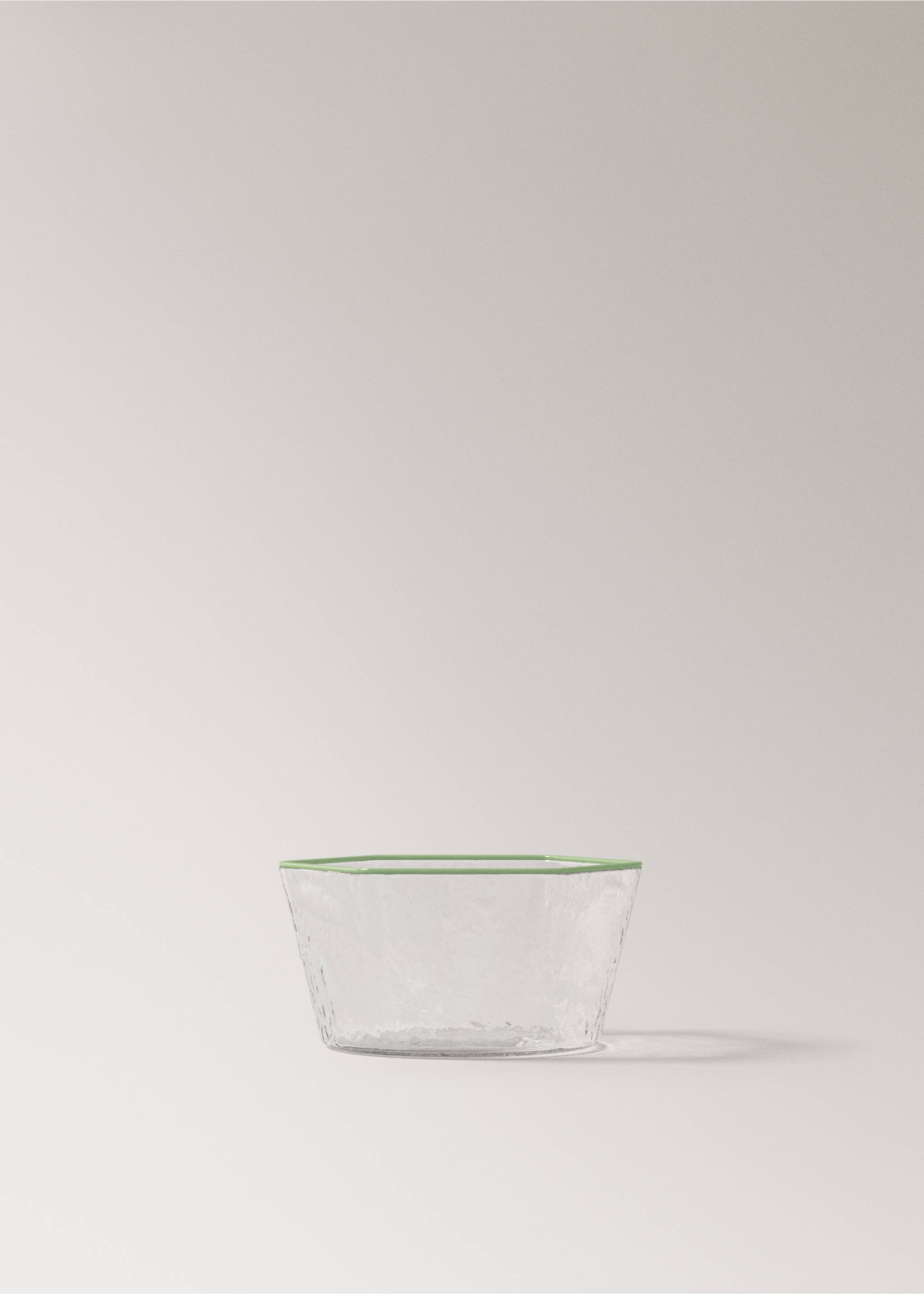 Hammered borosilicate bowl with coloured edge - Article without model, Green. Ref: 27092906-00.