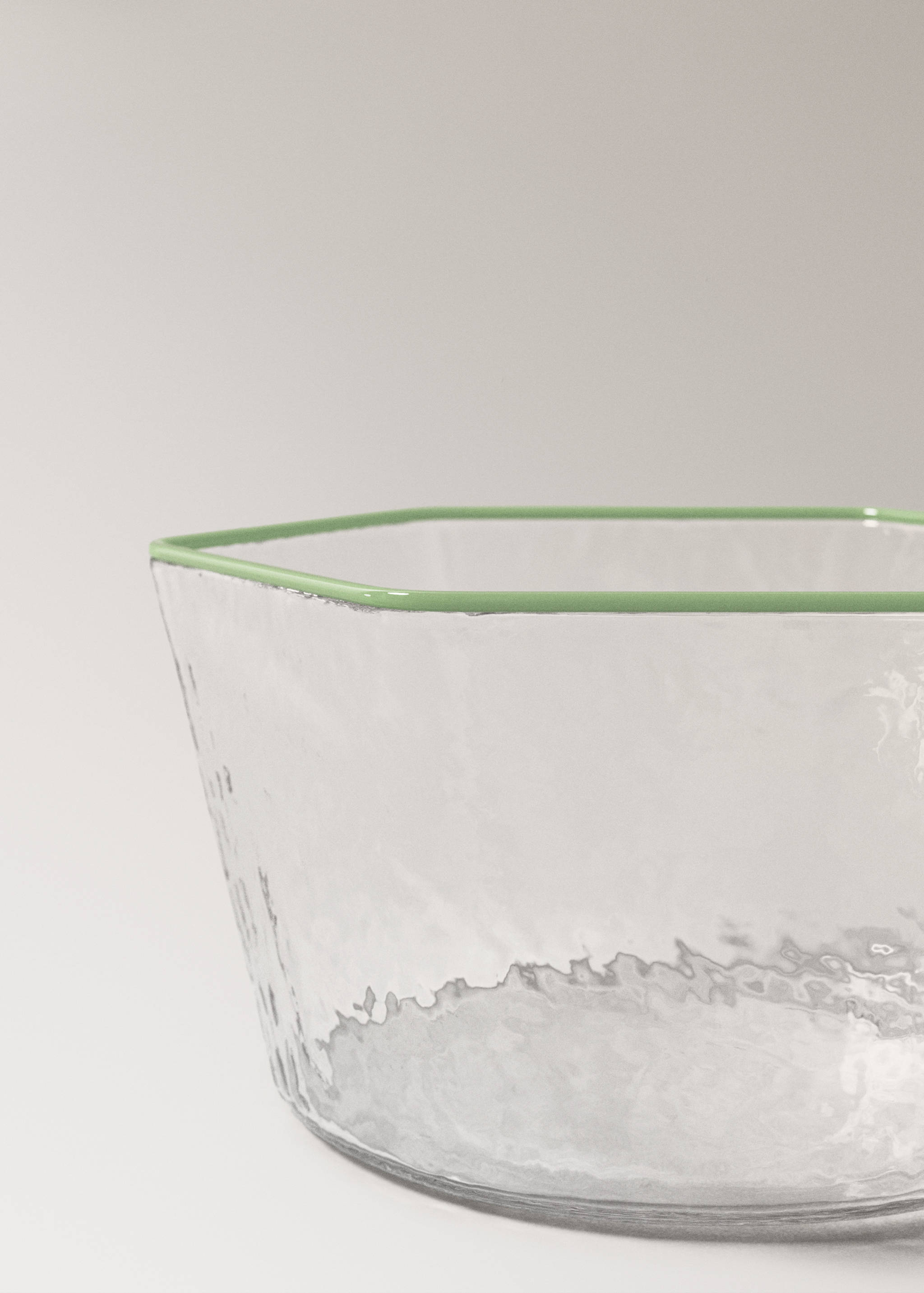 Borosilikatglas-Schale mit gehämmertem Rand in Farbe - Detail des Artikels 2