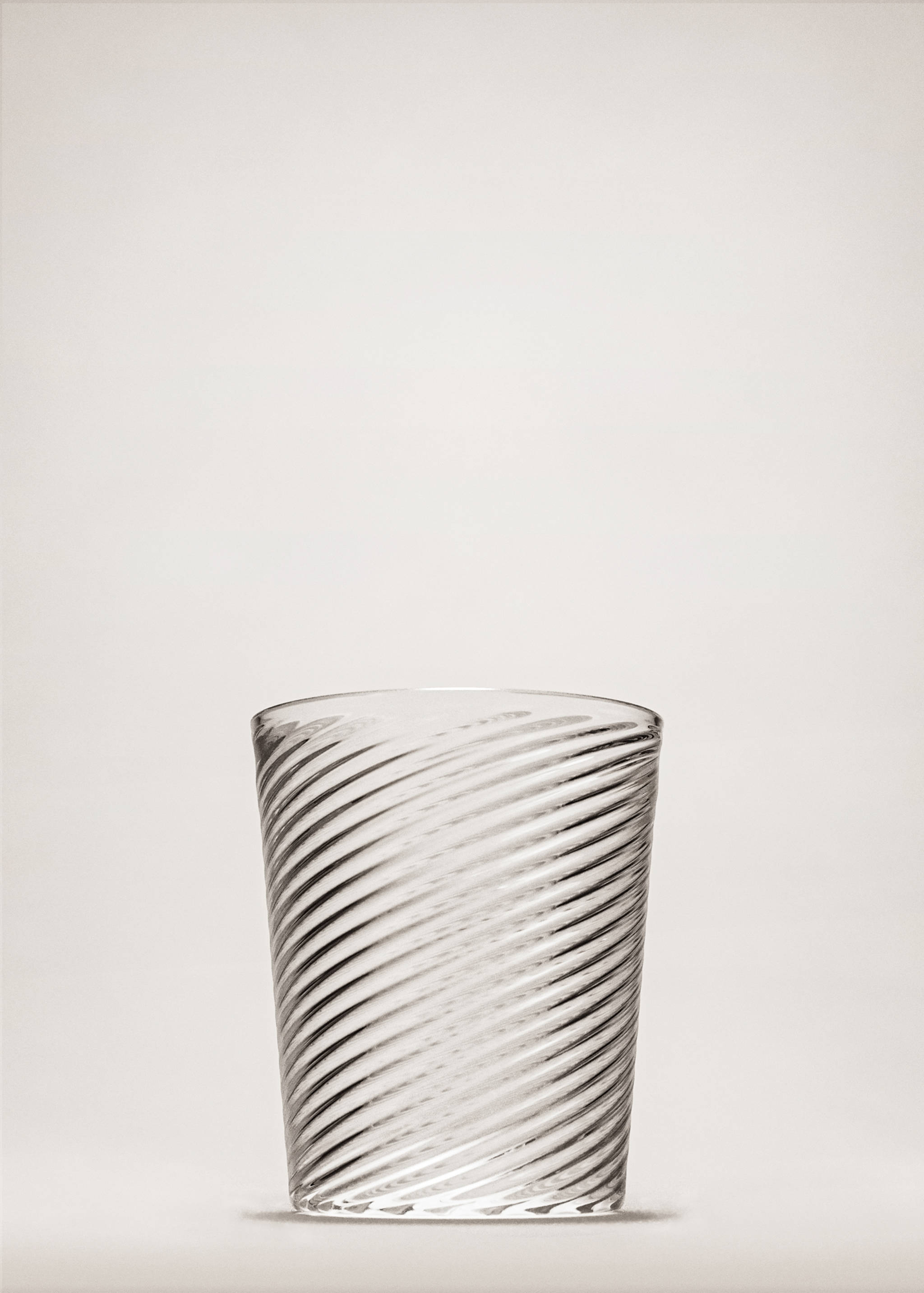100% borosilicate glass tumbler with small embossed design - General plane