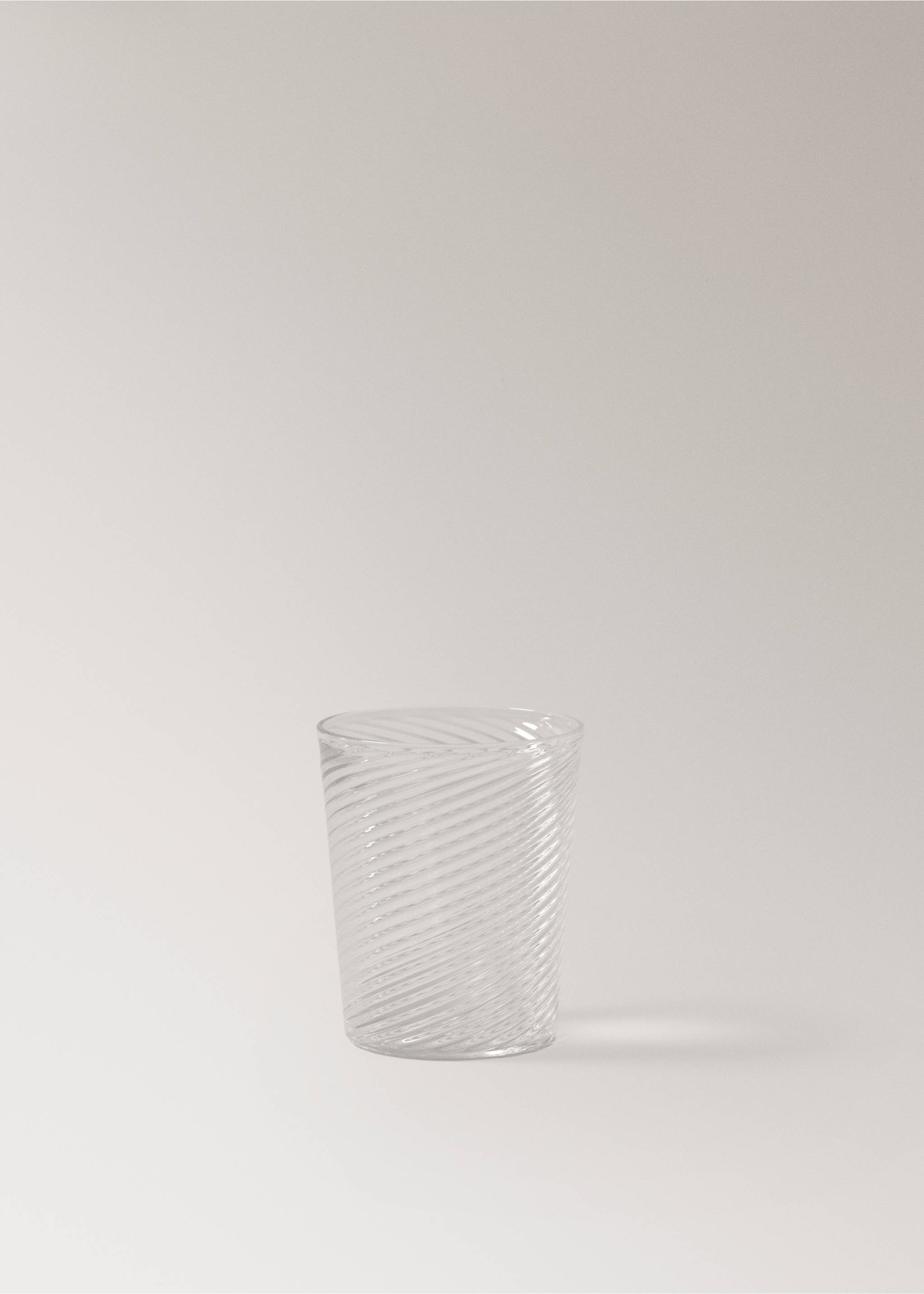 100% borosilicate glass tumbler with small embossed design - Article without model, Ice Grey. Ref: 27092912-00.