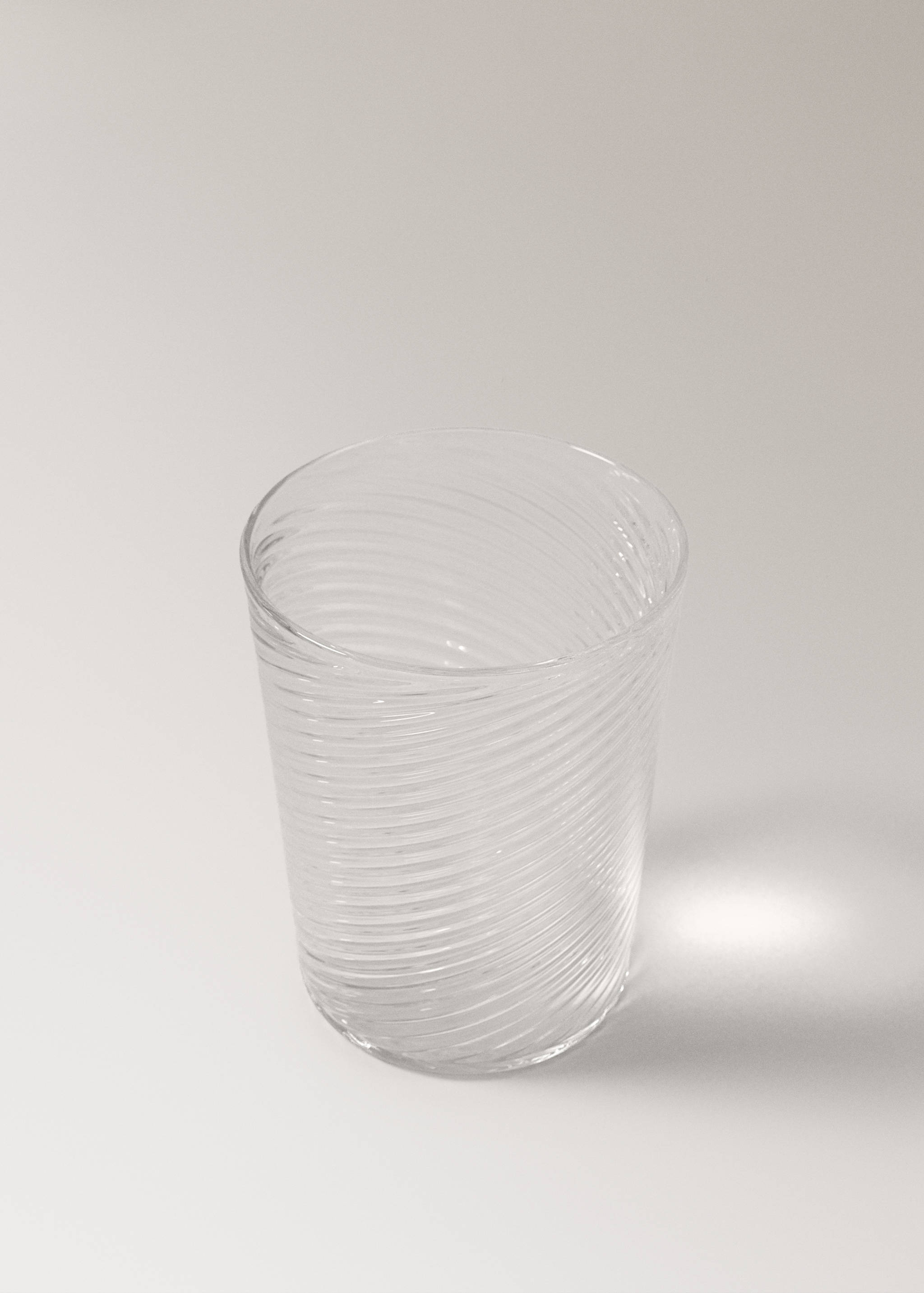 100% borosilicate glass tumbler with small embossed design - Details of the article 2