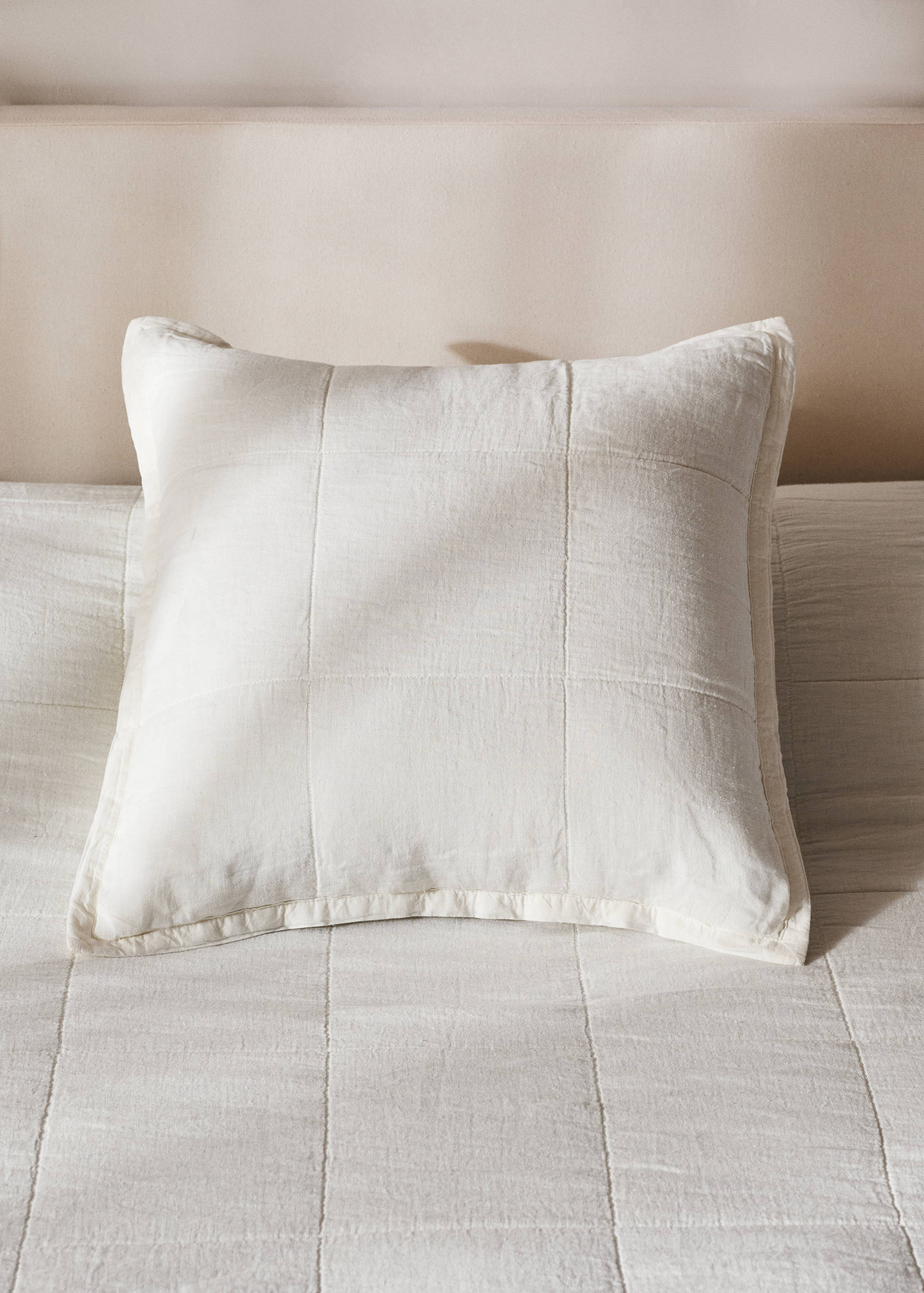 Washed linen large checked cushion cover 50x50 cm - General plane