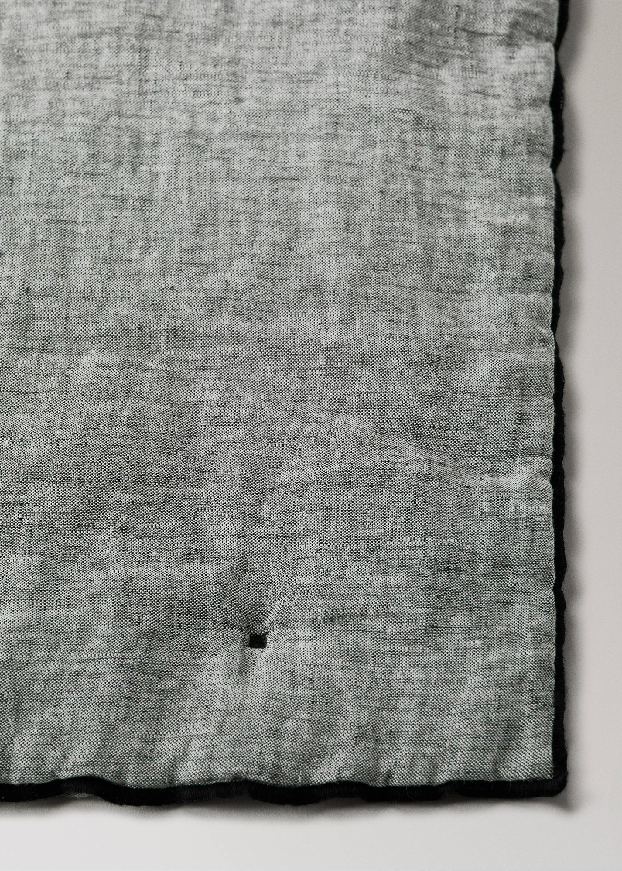 100% linen chambray bedspread - Details of the article 2, Dark Heather Grey. Ref: 27092921-00.