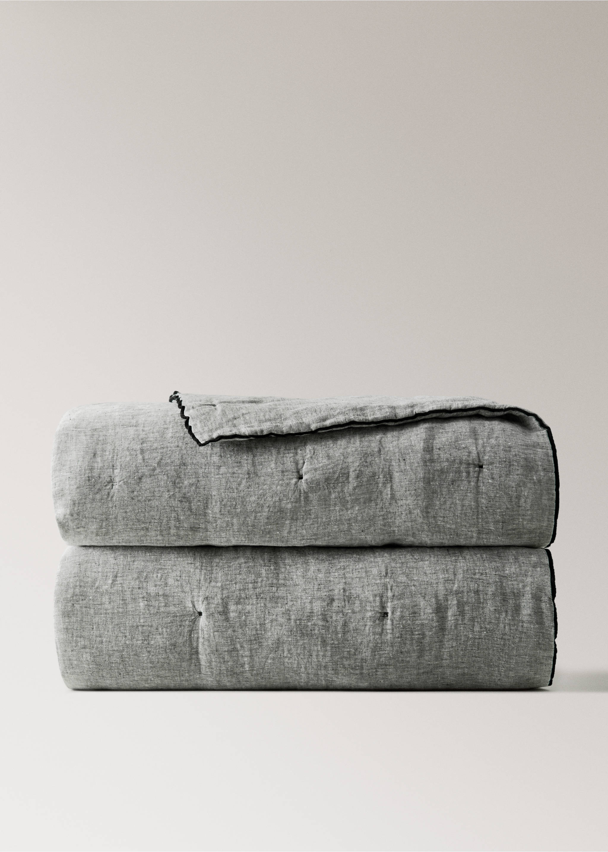 100% linen chambray bedspread - Details of the article 3, Dark Heather Grey. Ref: 27092921-00.