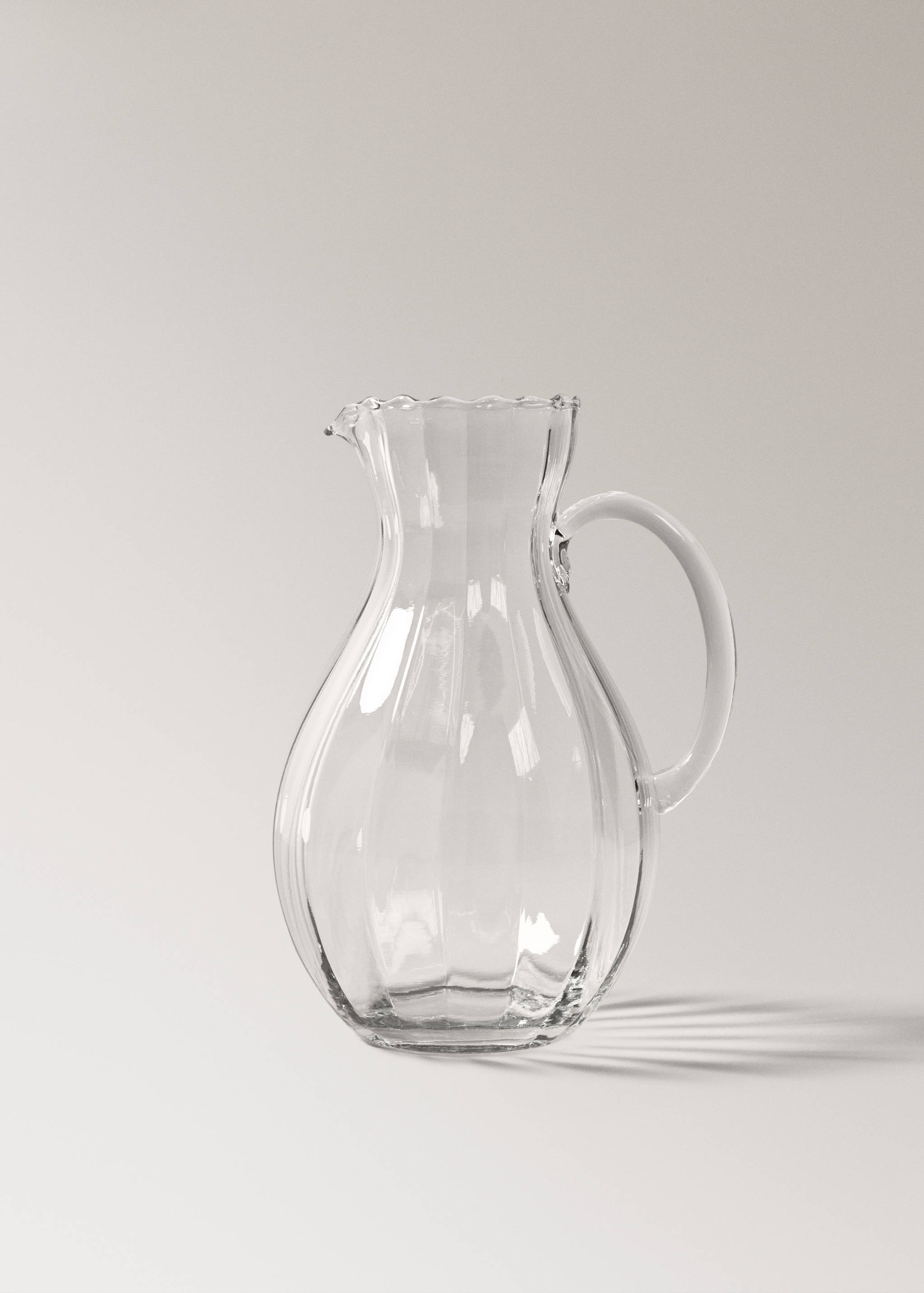 Irregular glass jug - Article without model