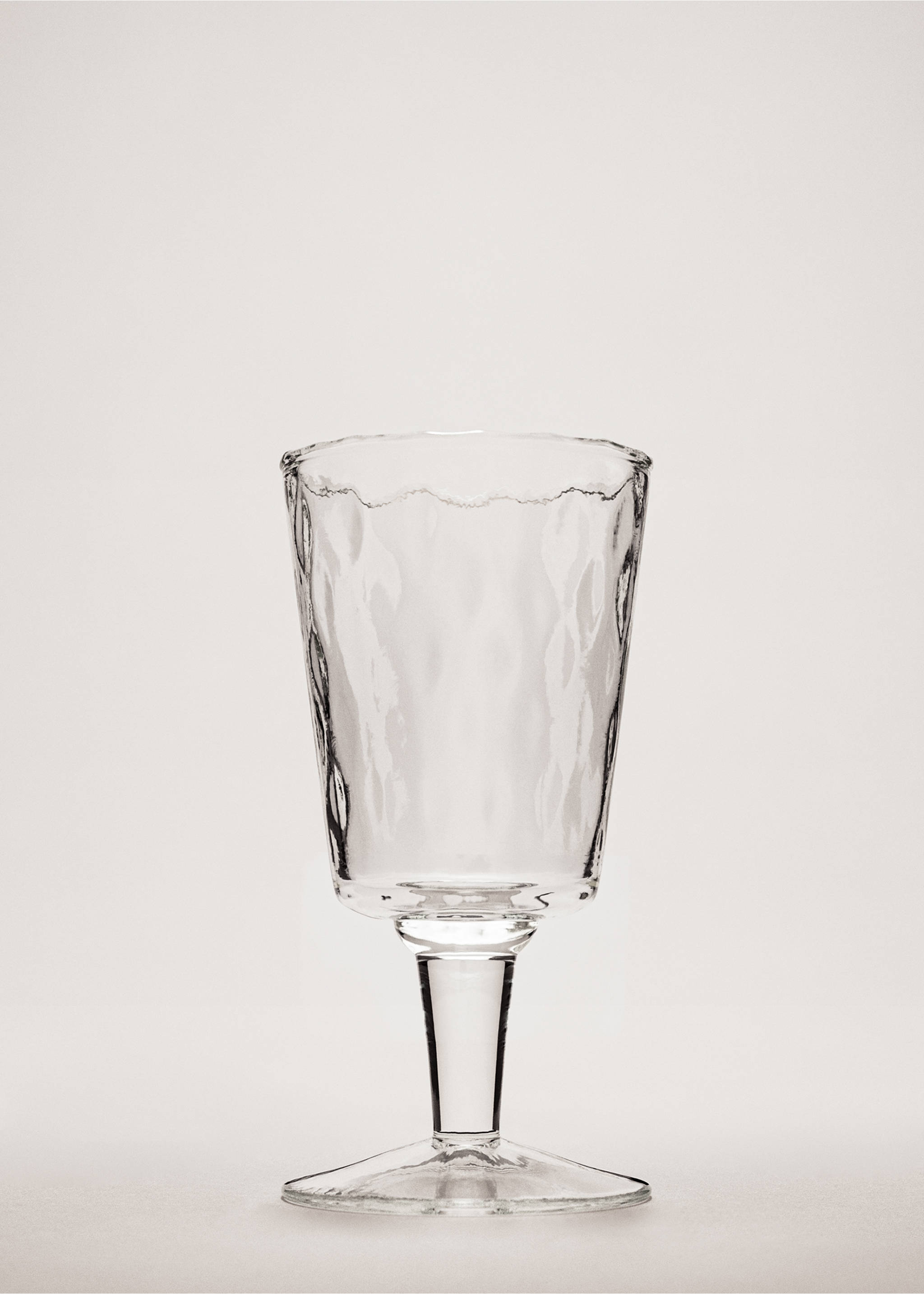 Embossed glass goblet - General plane, Ice Grey. Ref: 27092924-00.