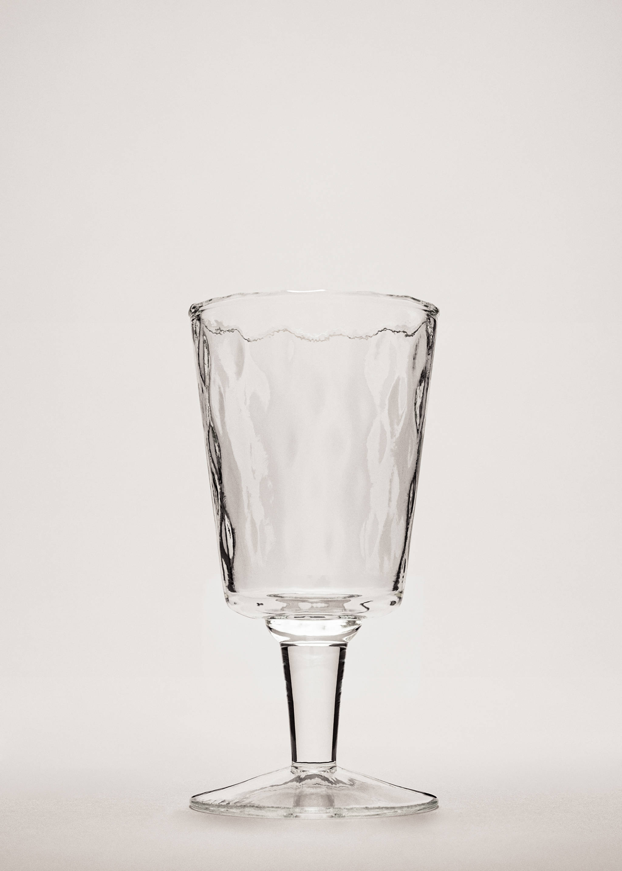 Embossed glass goblet - General plane