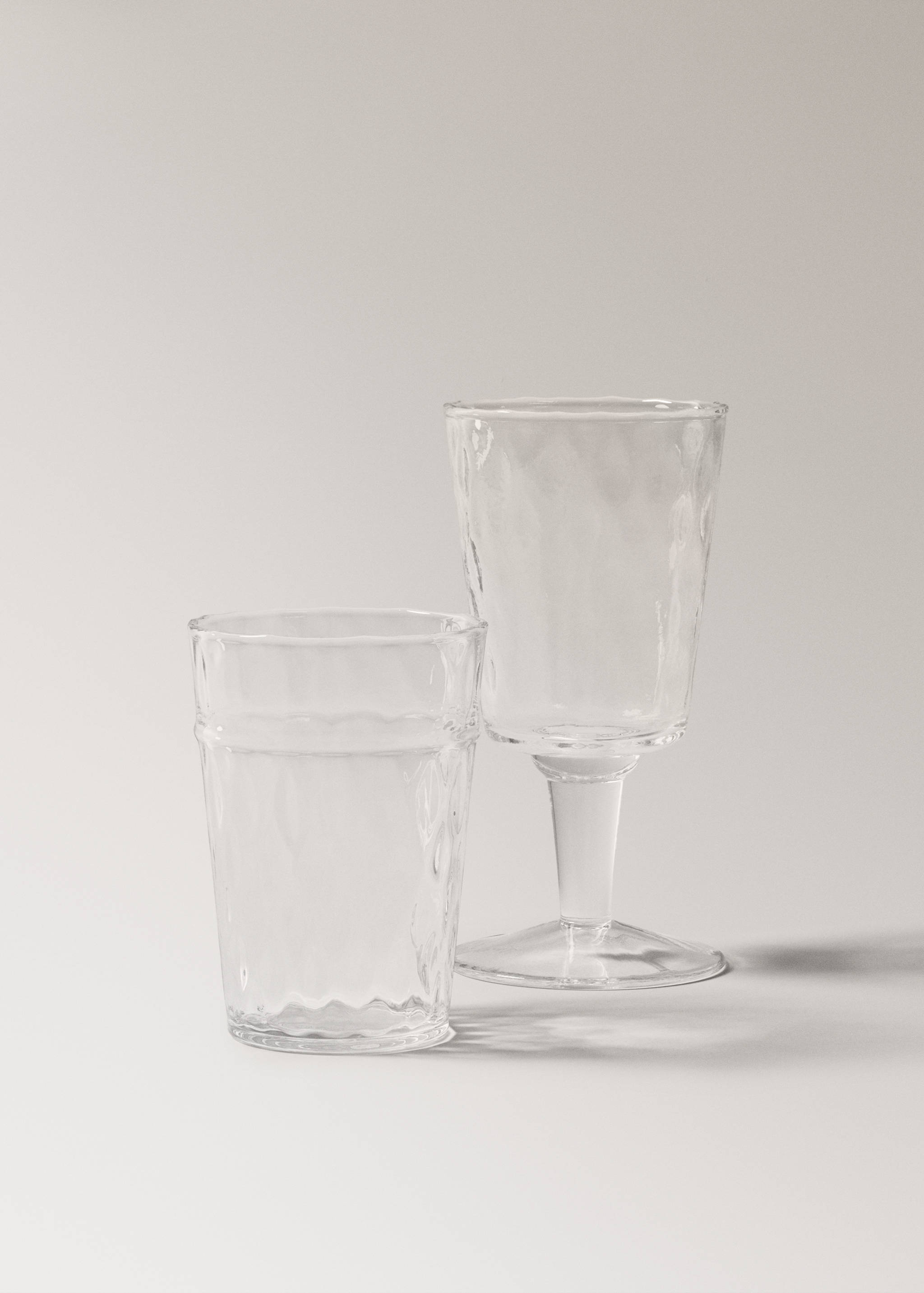 Embossed glass goblet - Details of the article 3