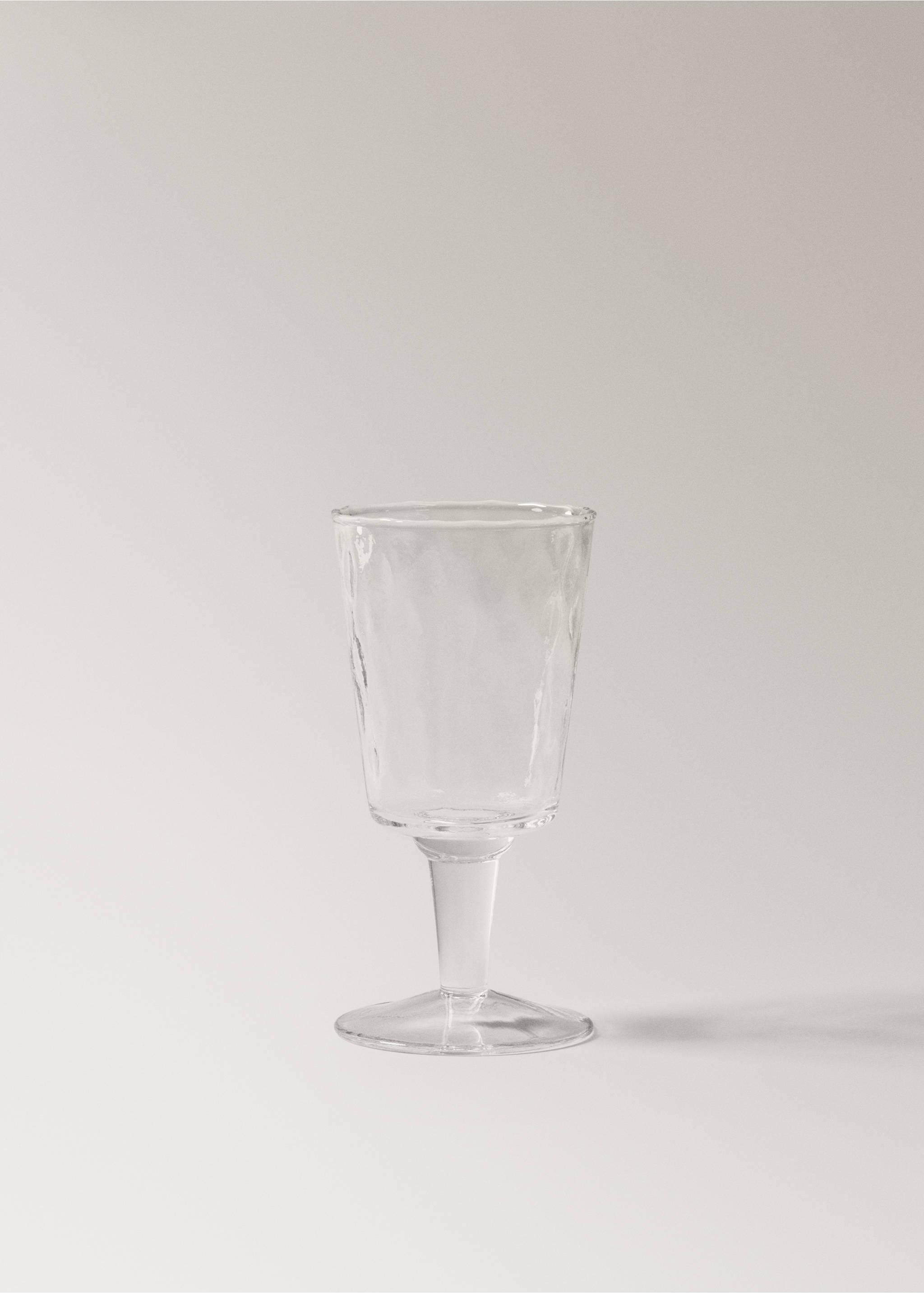 Embossed glass goblet - Article without model, Ice Grey. Ref: 27092924-00.