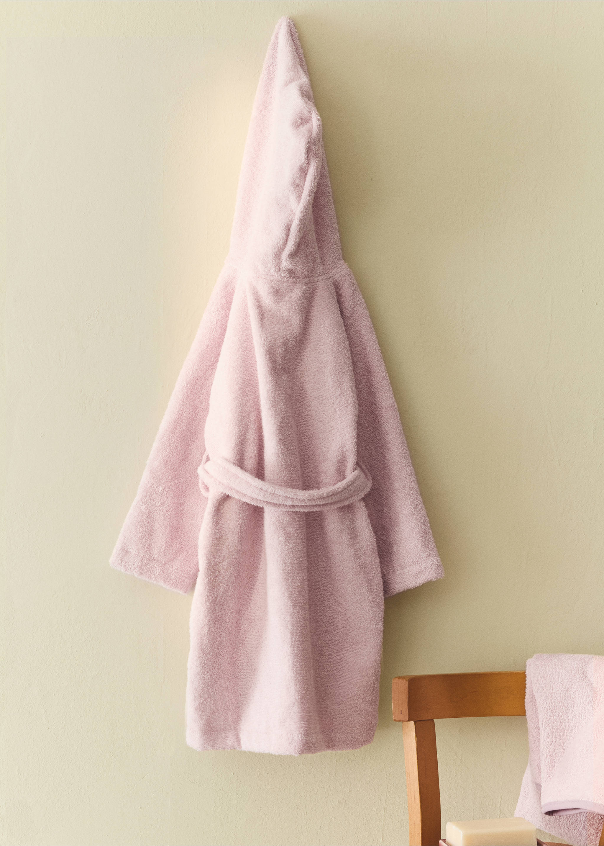 Kinderbademantel aus Baumwolle mit kontrastierendem Rand - Allgemeine Ansicht, Pfirsich. Ref: 27092925-00.