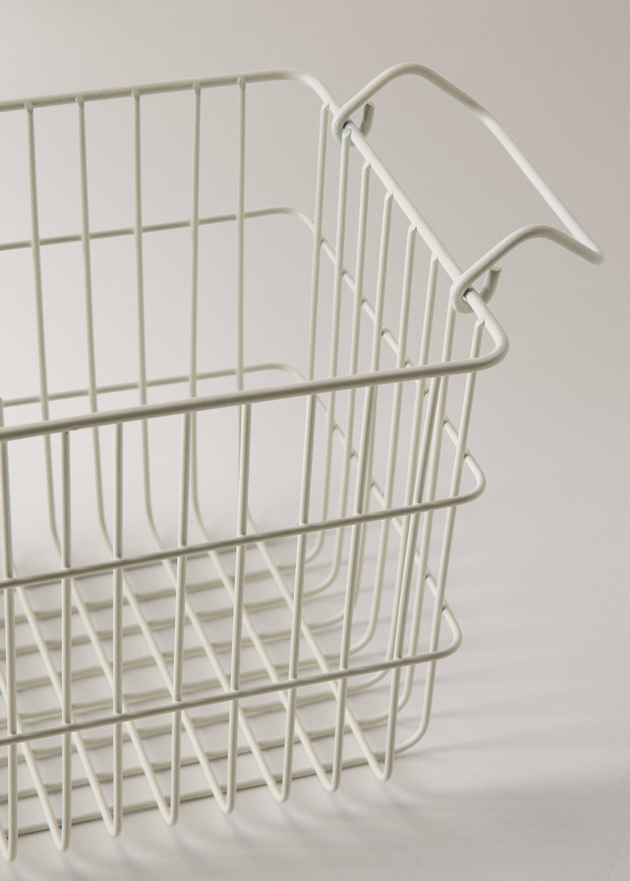 Small metal basket with handles - Details of the article 2