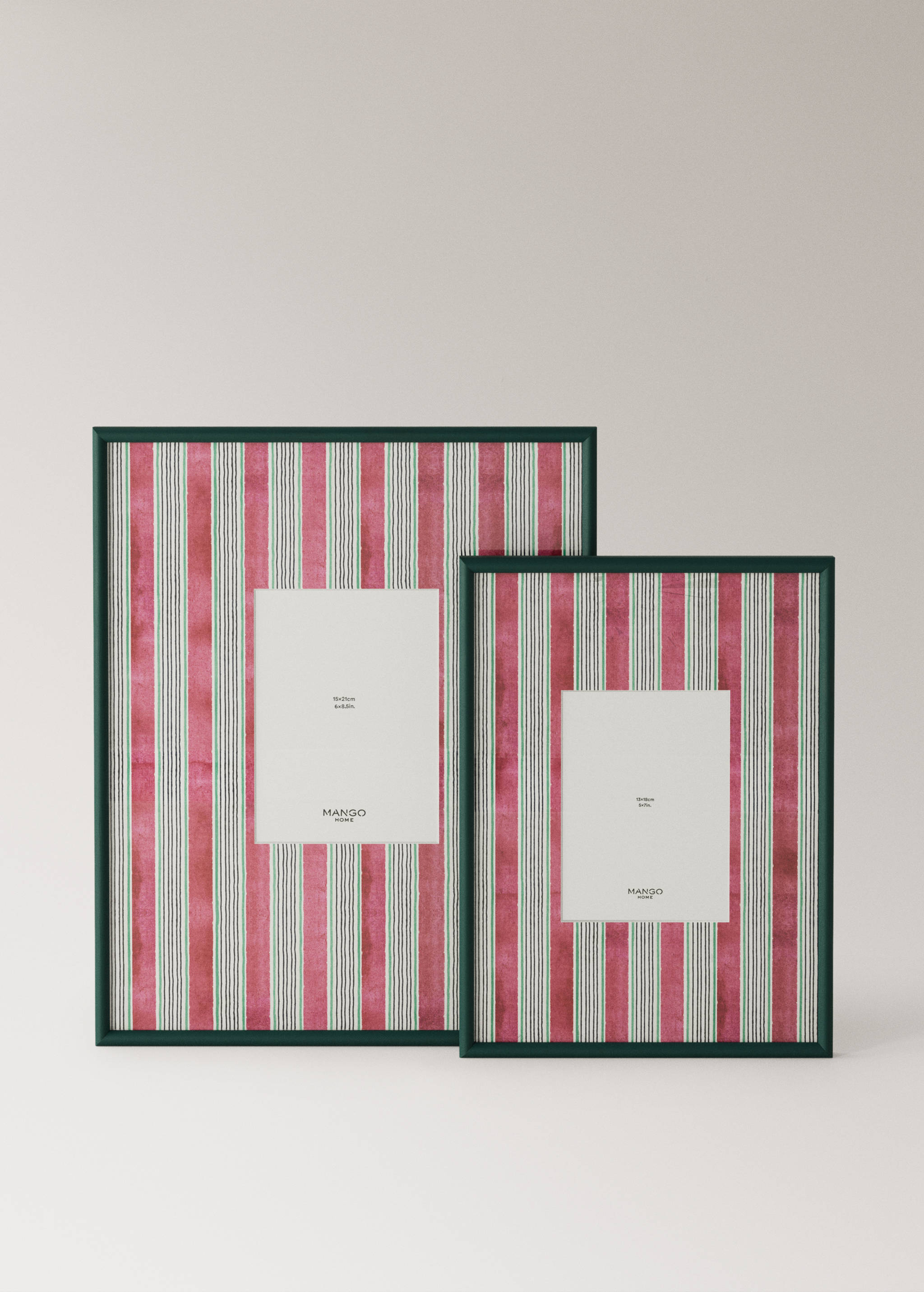 Medium wood frame with lines - Details of the article 3