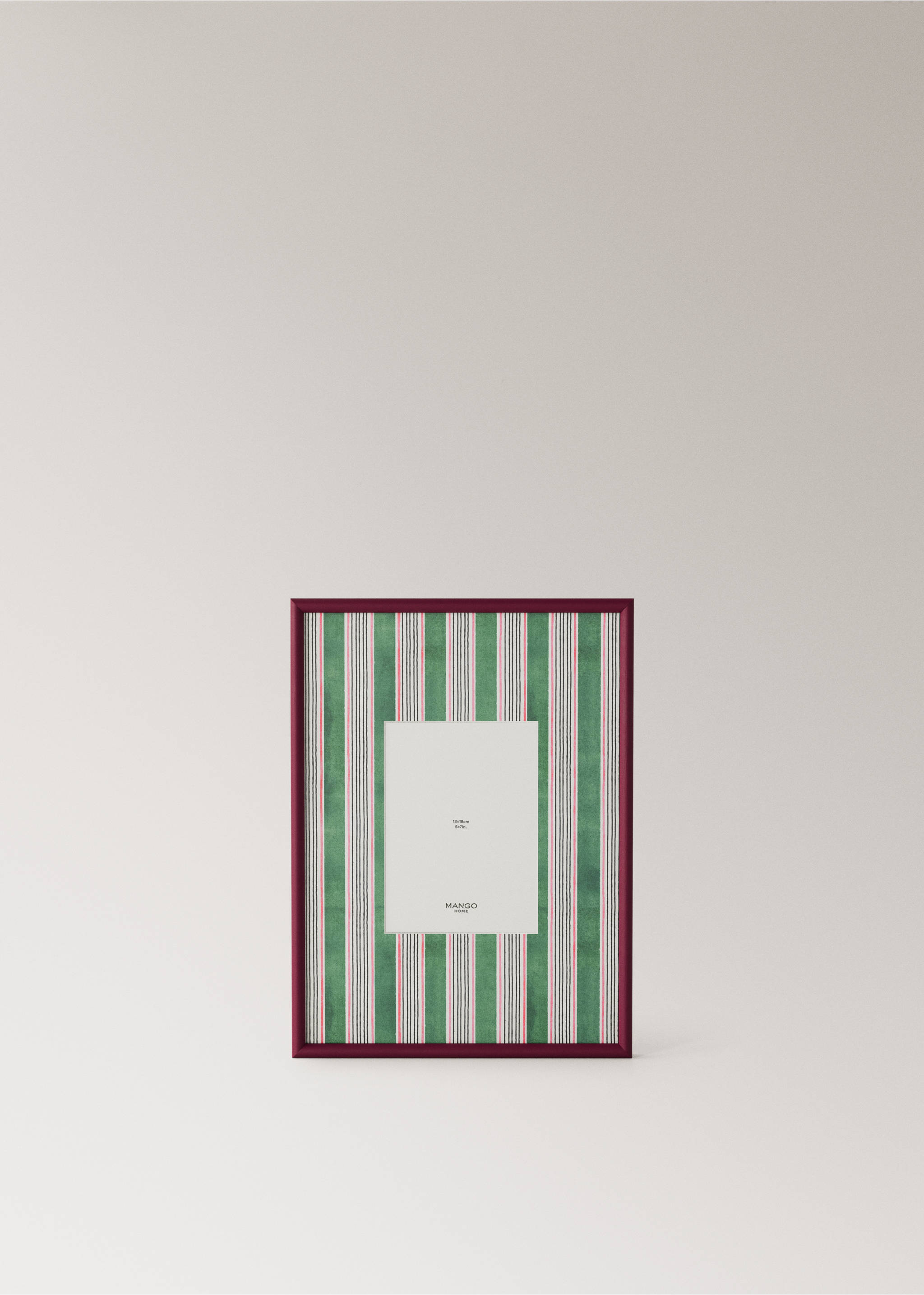 Medium wood frame with lines - Article without model, Fuchsia. Ref: 27092934-00.
