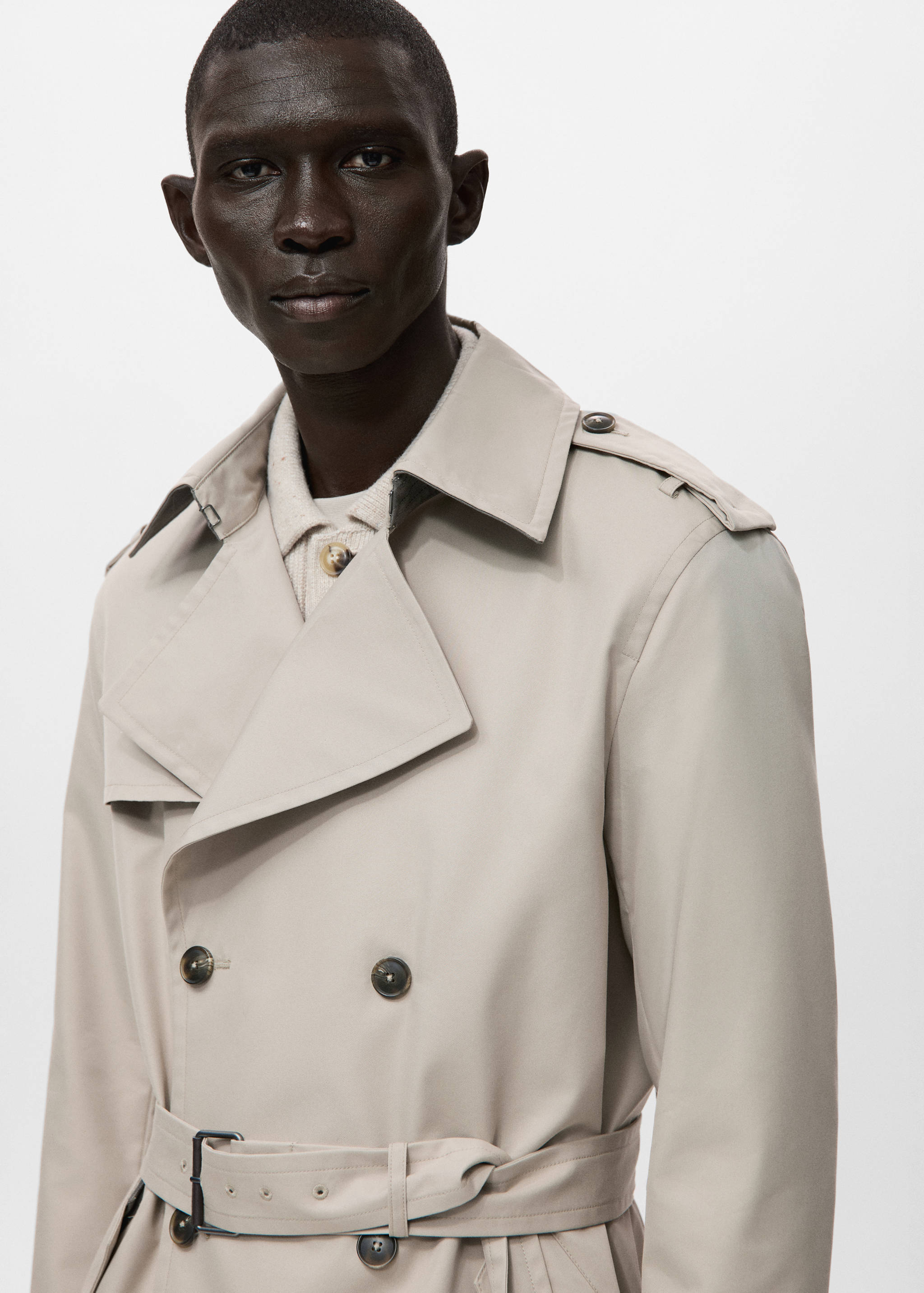 Water-repellent belted trench coat - Details of the article 1