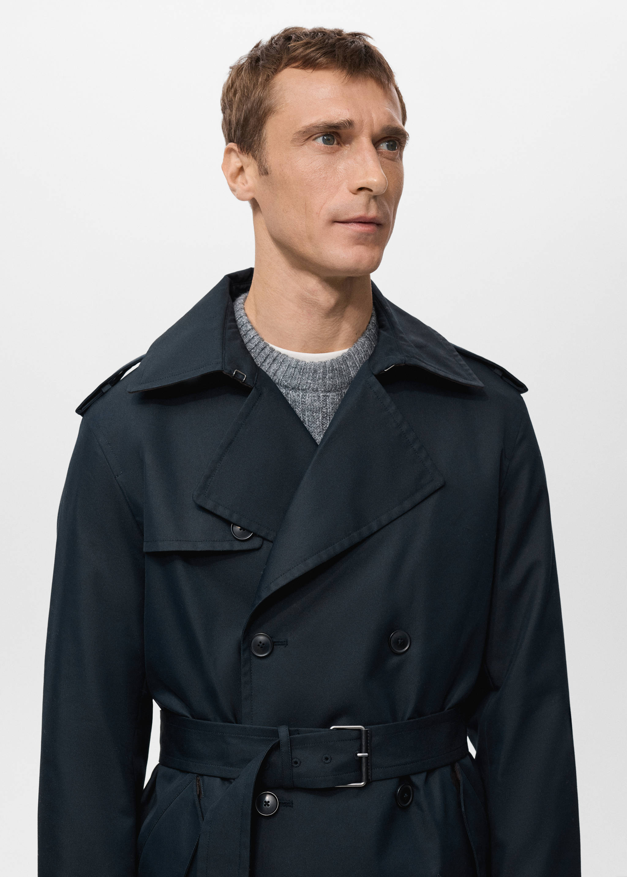 Water-repellent belted trench coat - Details of the article 1